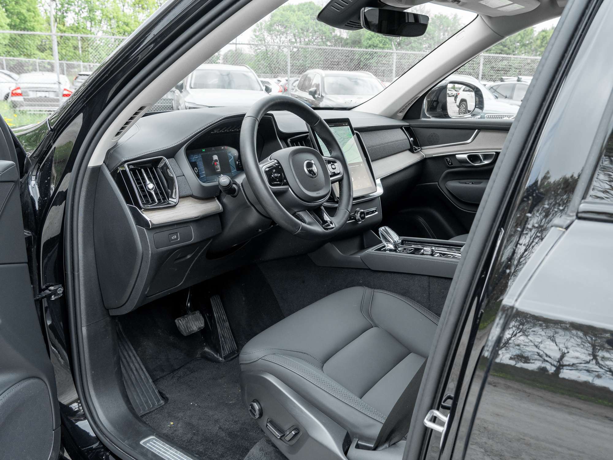2026 Volvo XC90 B6 AWD PLUS Dark Theme |GREAT VALUE |APR fr 2.99%* thumb 8