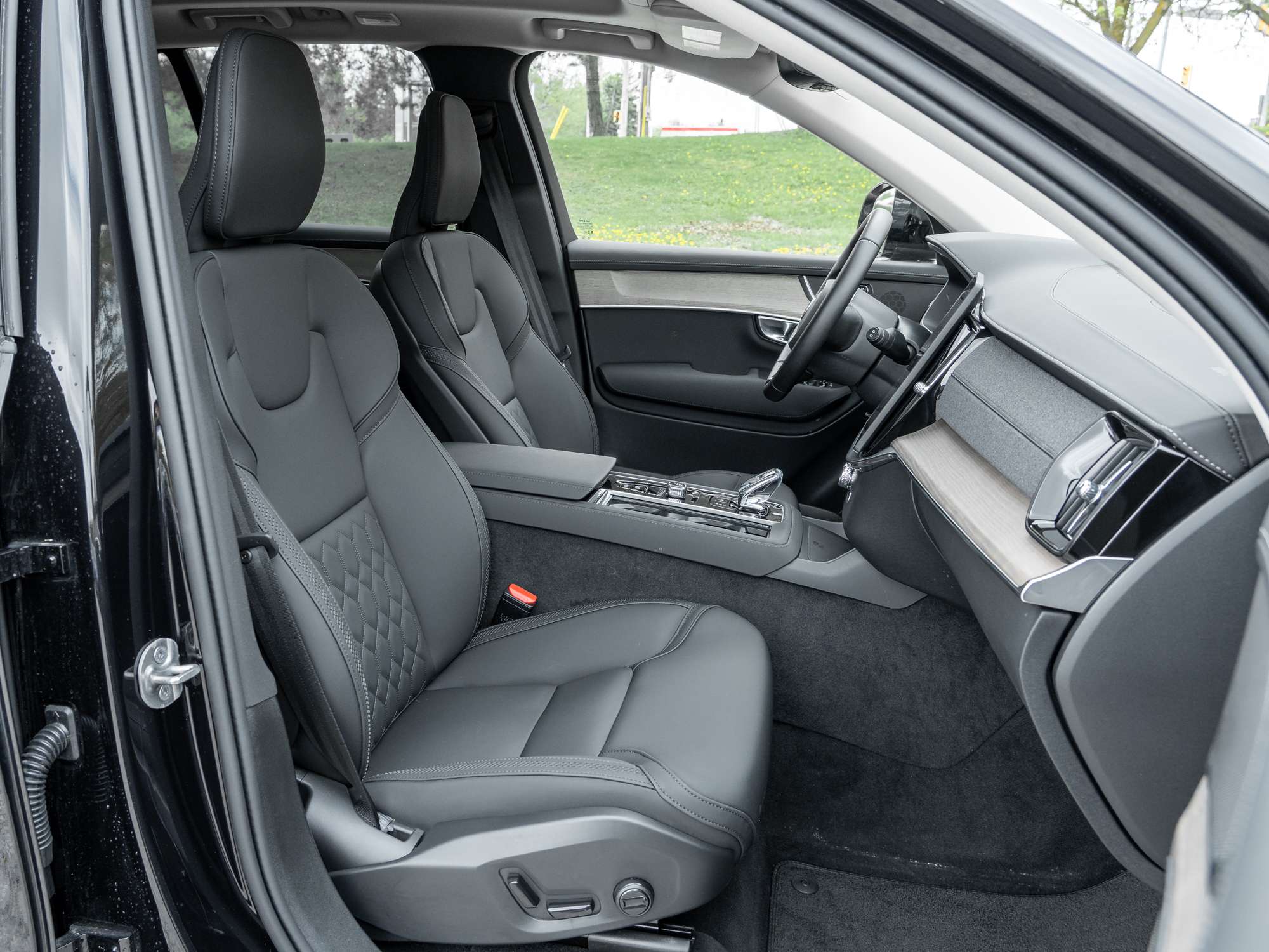2026 Volvo XC90 B6 AWD PLUS Dark Theme |GREAT VALUE |APR fr 2.99%* thumb 23