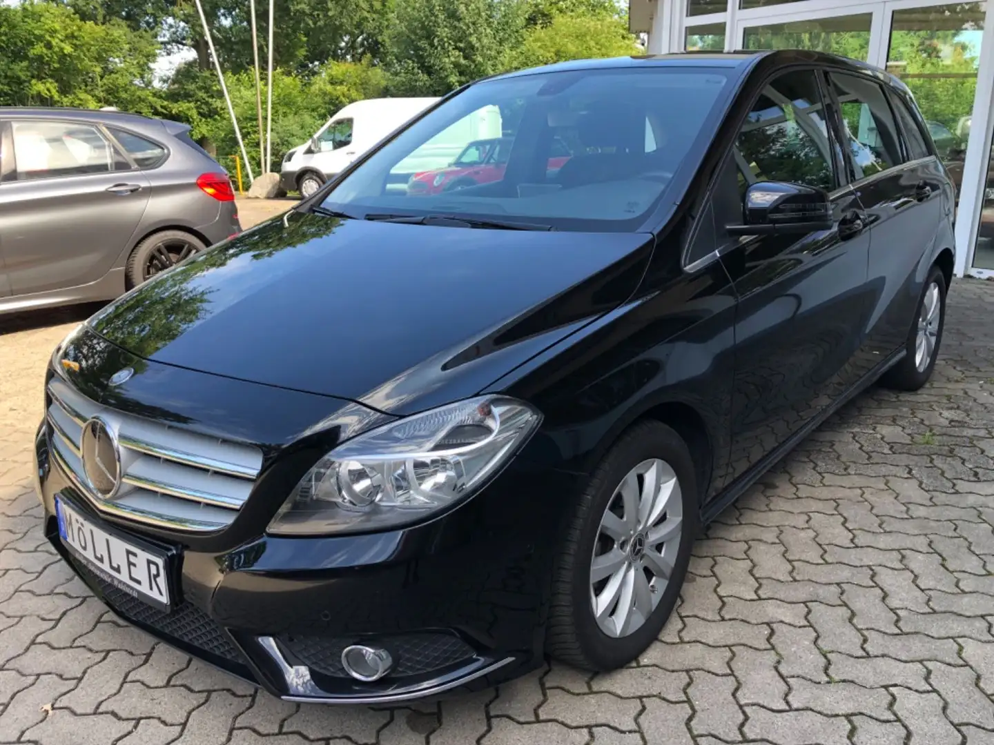 Mercedes-Benz B 180 Automatik Klima Sitzhzg. PDC 2.Hand Schwarz - 2