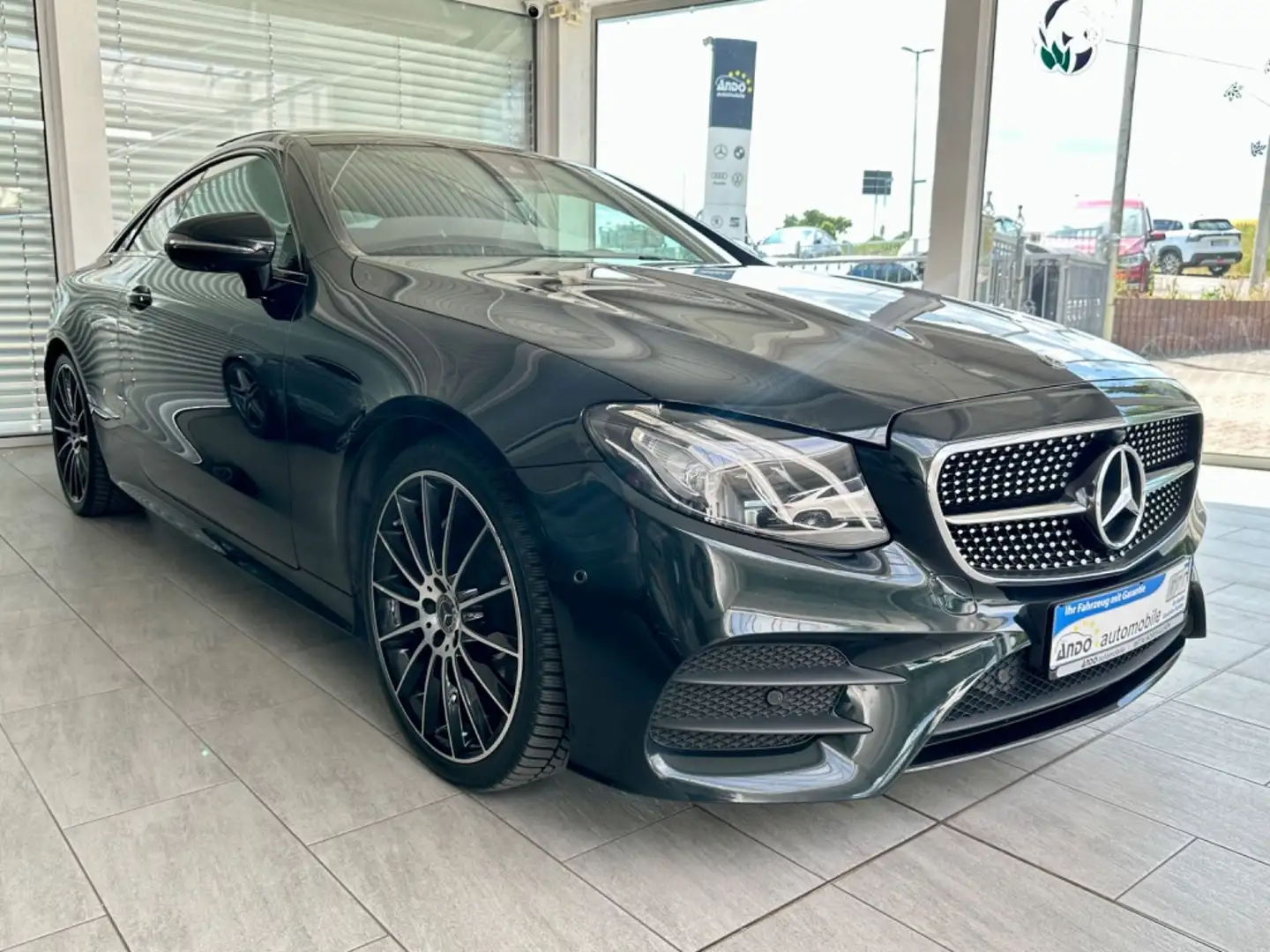 Mercedes-Benz E 220 d COUPE AMG-Line*LED*PANO*WIDESCREEN*NIGHT* Grün - 1