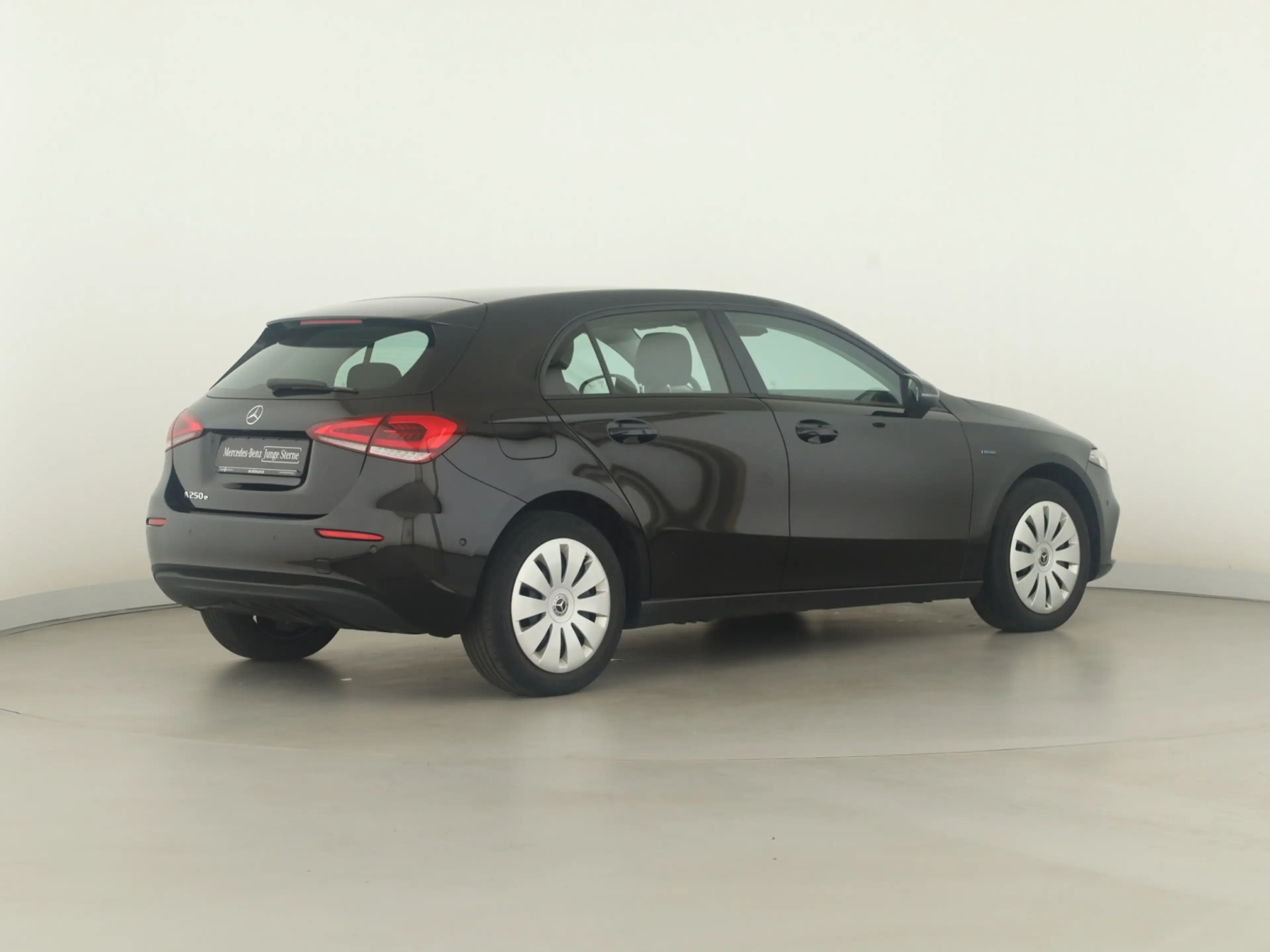 Mercedes-Benz A 250 e *LED*Park-Paket*Rückfahrkamera*SHZ*Navi* — photo 6