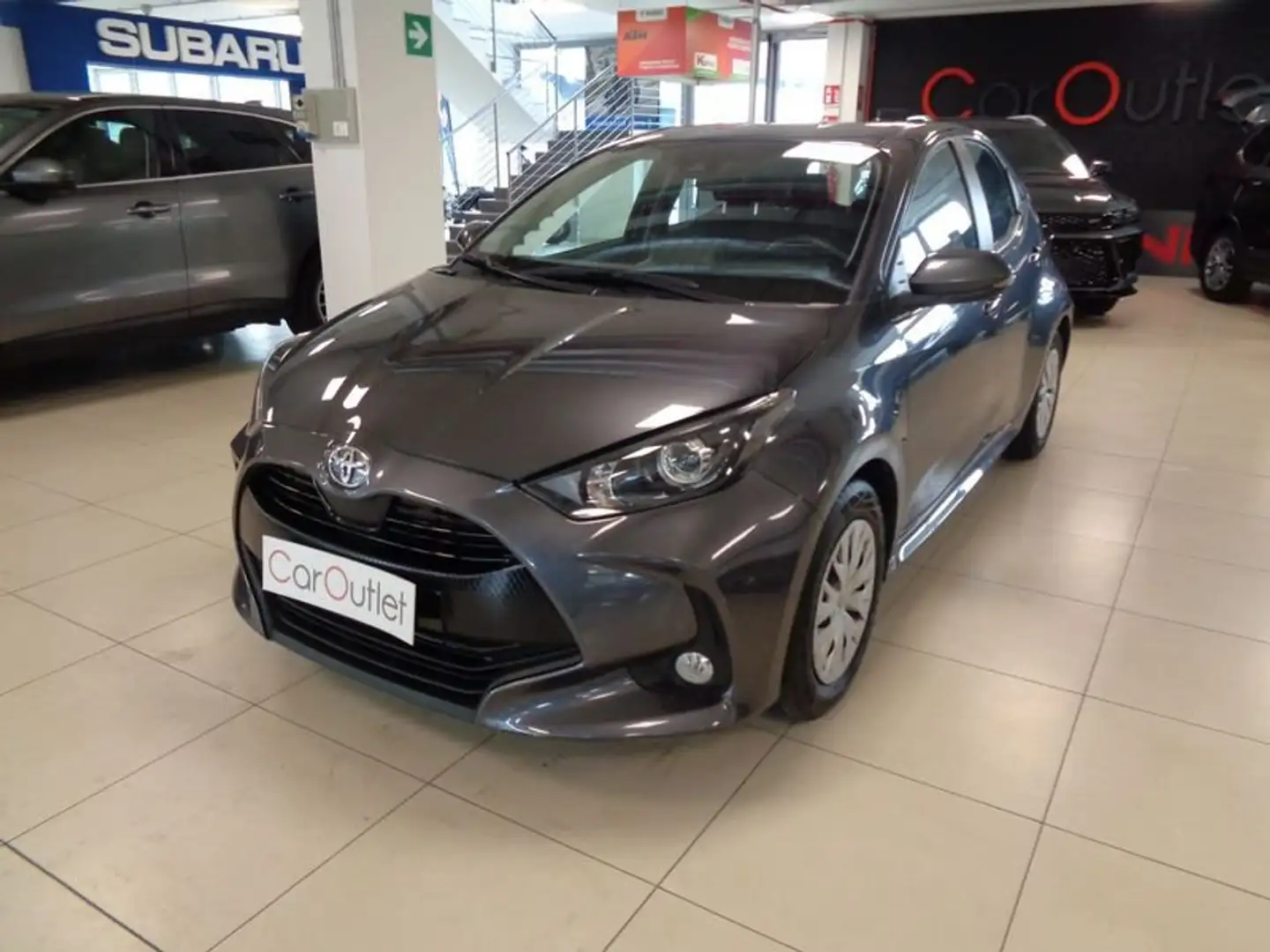 Toyota Yaris 1.0 5 porte Business Grigio - 1