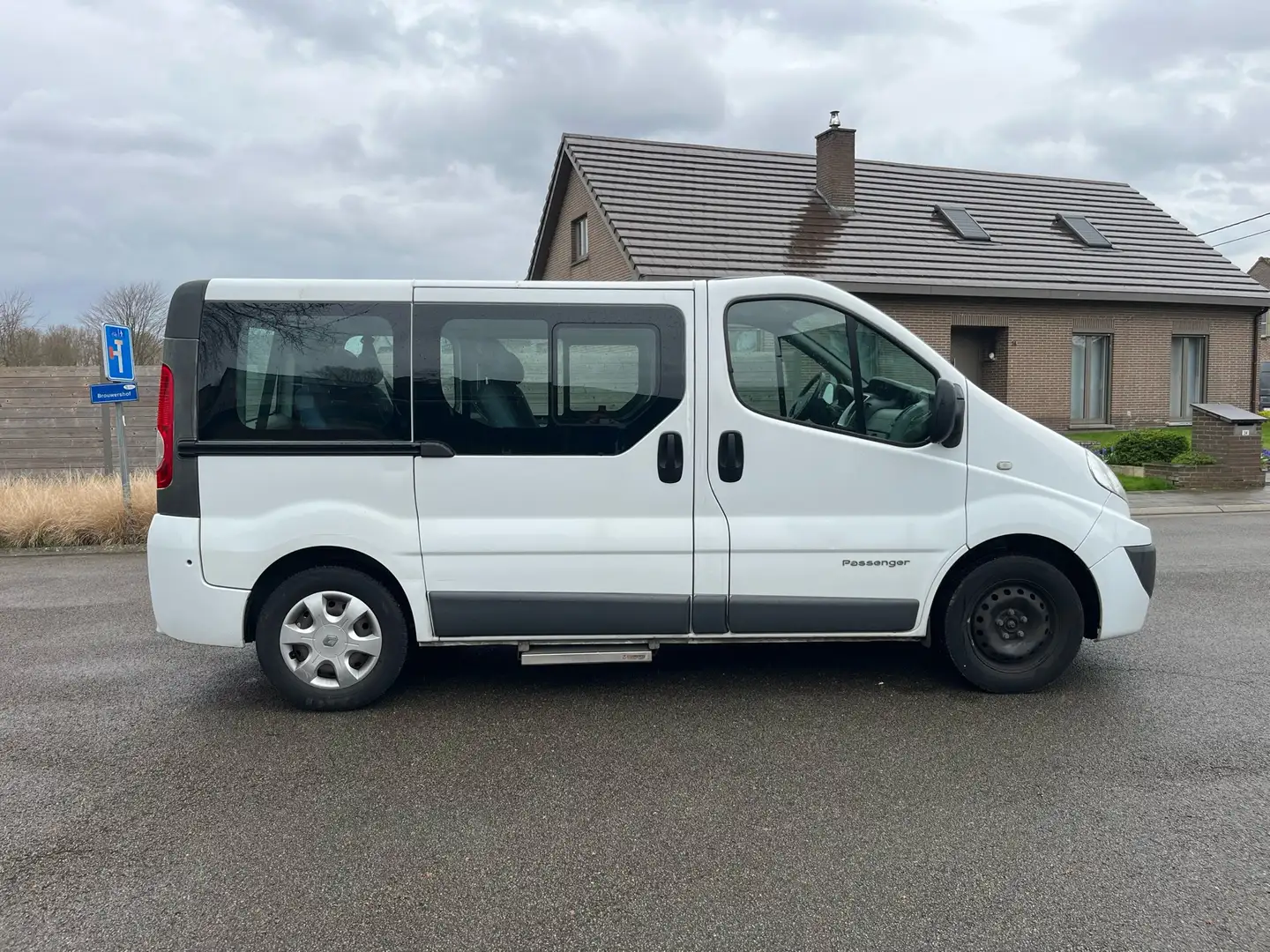 Renault Trafic 2.0 dCi 9 places Expression Blanc - 1
