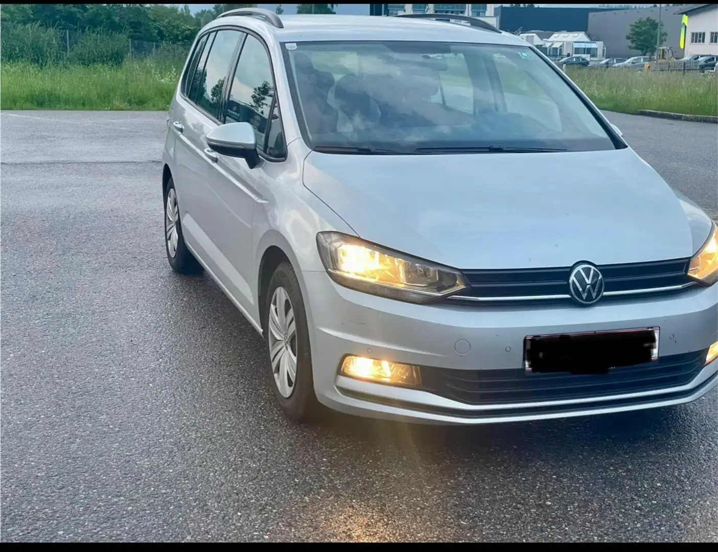 Volkswagen Touran 2.0 TDI SCR Comfortline Silber - 2