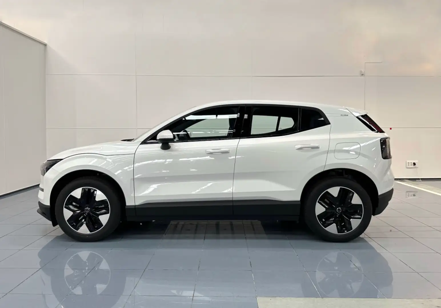 Volvo EX30 Single Extended Range Core RWD Blanco - 2