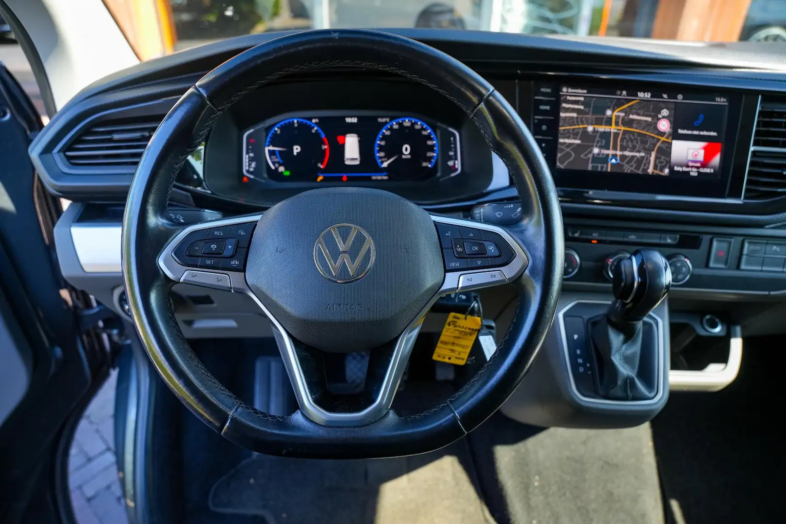 Volkswagen T6.1 Transporter 2.0 TDI L1H1 28 BULLI Adapt. Cruise LED Groot Navi Gris - 2