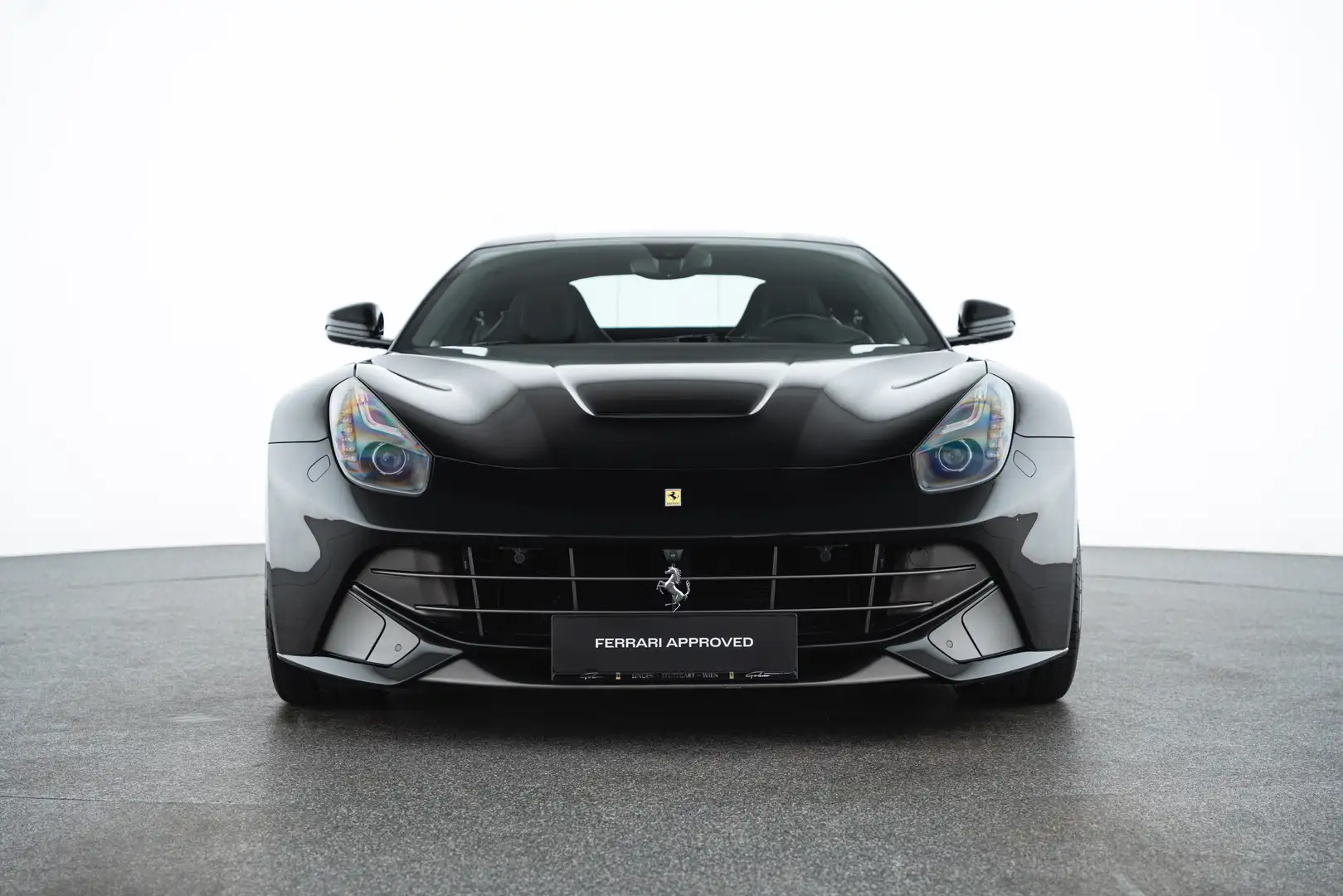 Ferrari F12 F12 Berlinetta Schwarz - 2
