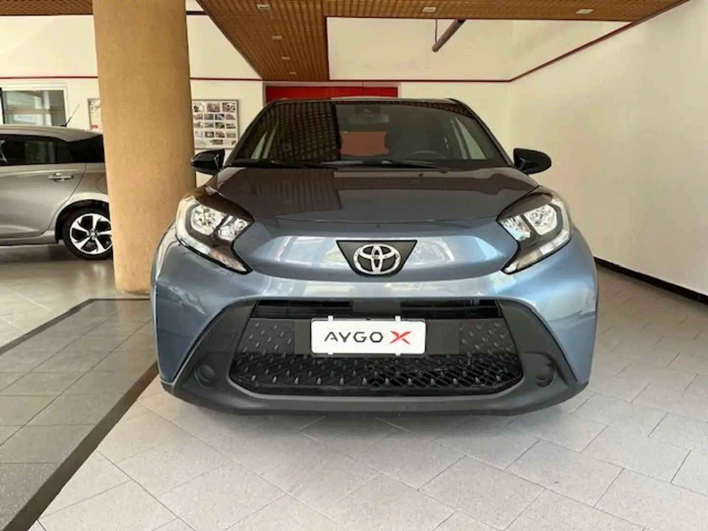 Toyota Aygo X 1.0 Active 72cv Grigio - 2