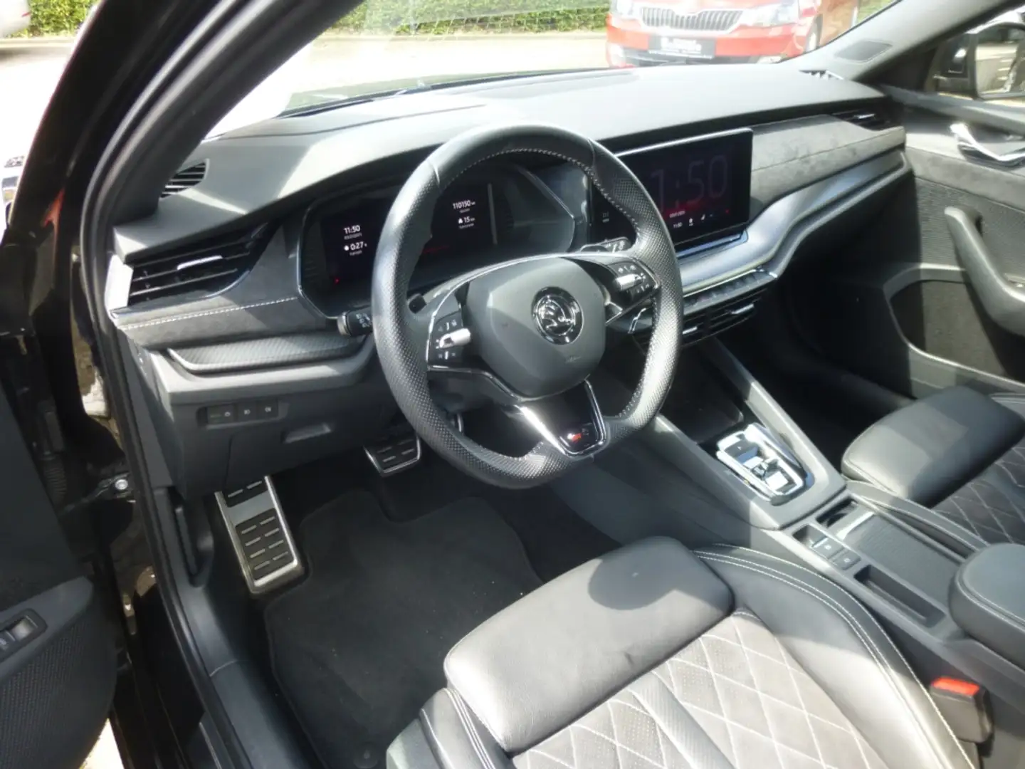 Skoda Octavia Combi RS Plus 2.0 TDI Massagesitze Navi Kamera Vol Zwart - 2