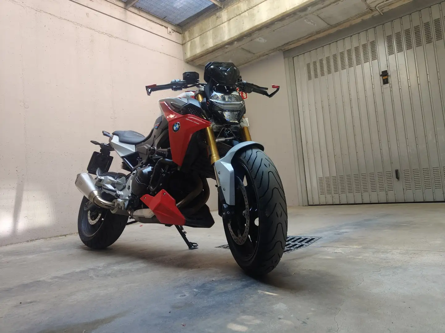 BMW F 900 R sport Red - 1