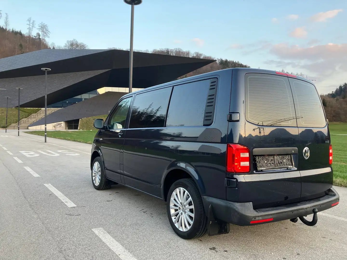 Volkswagen T6 Kombi Kombi KR 2,0 TDI BMT DSG Schwarz - 2