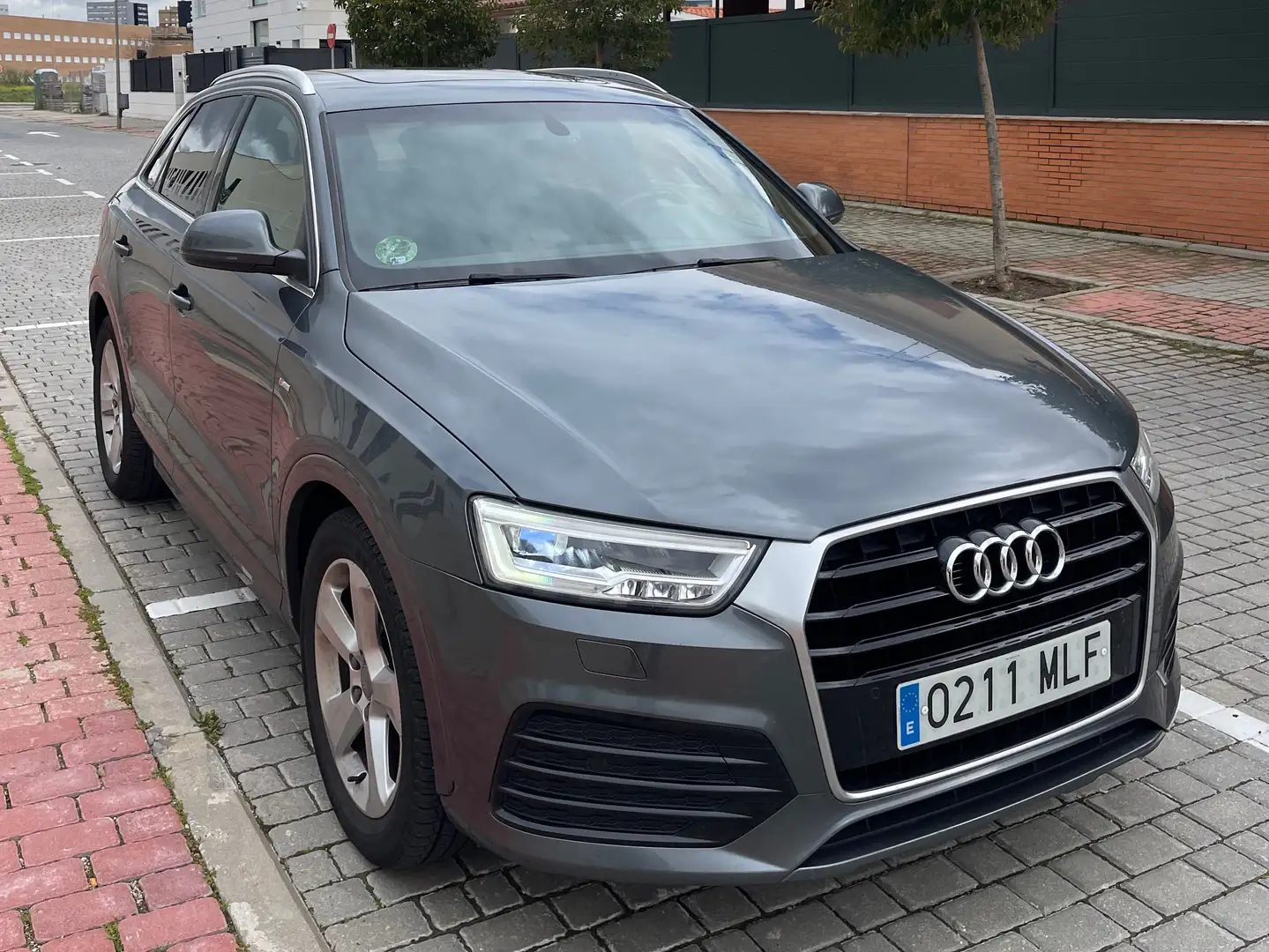 Audi Q3 2.0TDI Sport edition 110kW Gris - 1