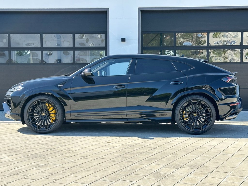 Lamborghini Urus Urus SE *AKRAPOVIČ*STOCK*B&O*STYLE*PANO*23" — photo 10