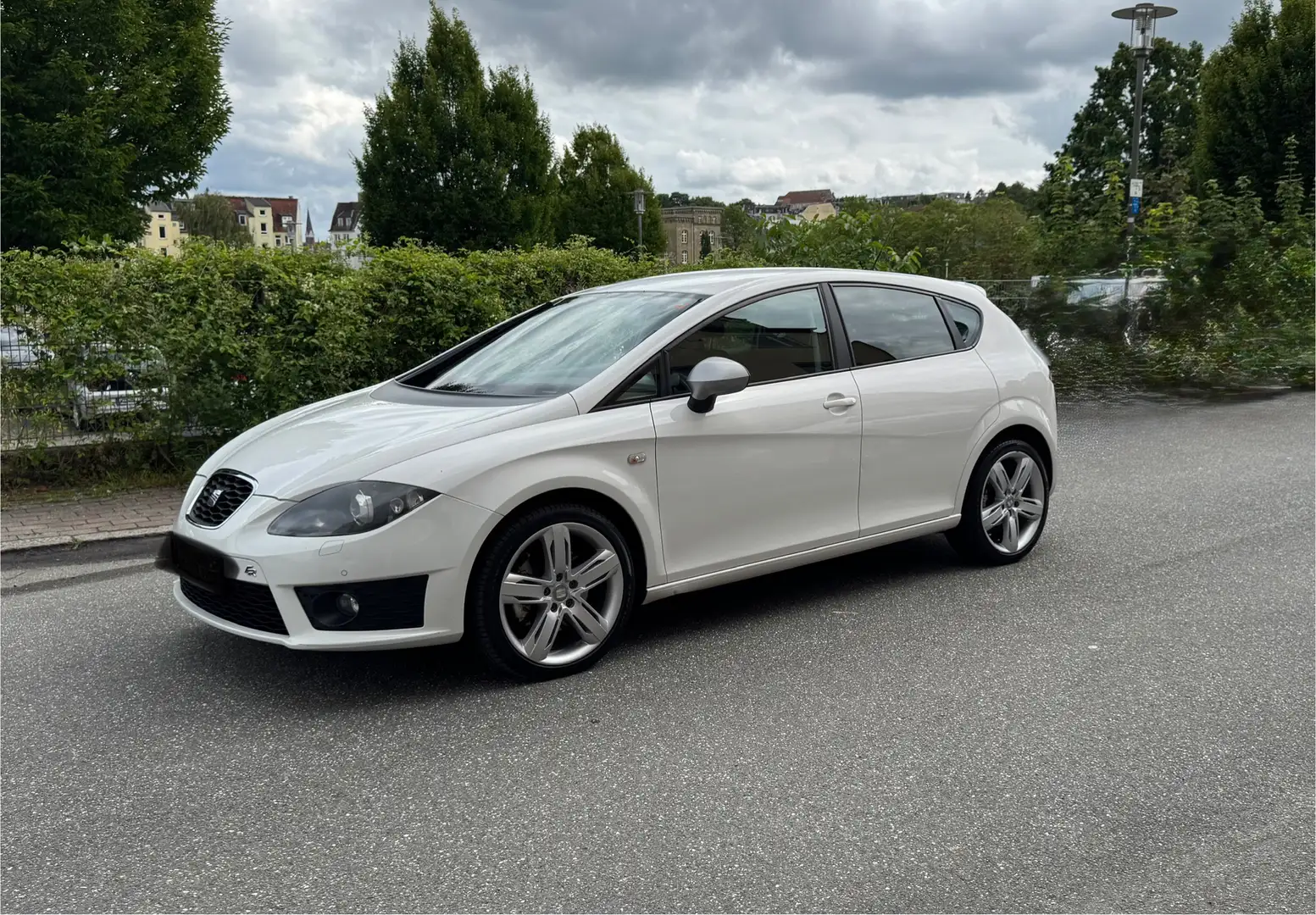 SEAT Leon 2.0 TDI DPF FR Weiß - 1