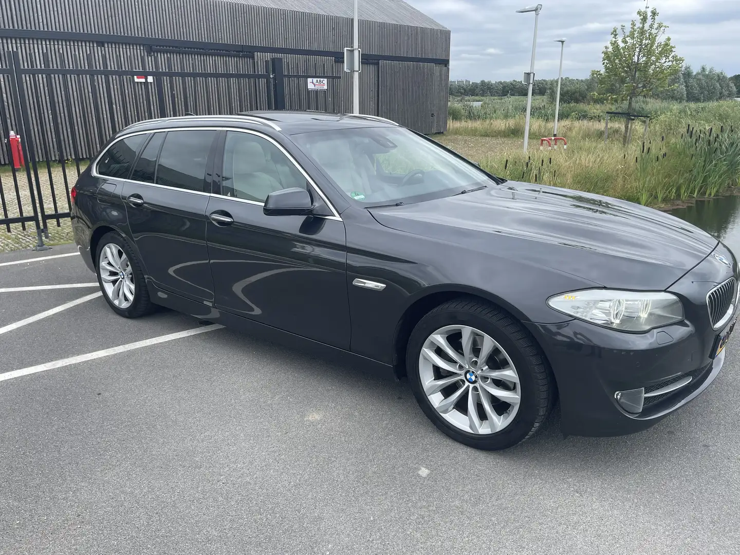 BMW 523 High Executive 285pk carplay/leer/dakje/lm velgen Gri - 2