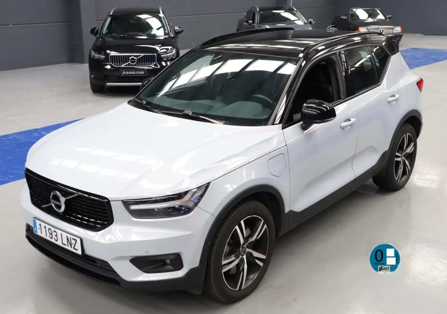 Volvo XC40 T4 Recharge R-Design Aut. Grigio - 1
