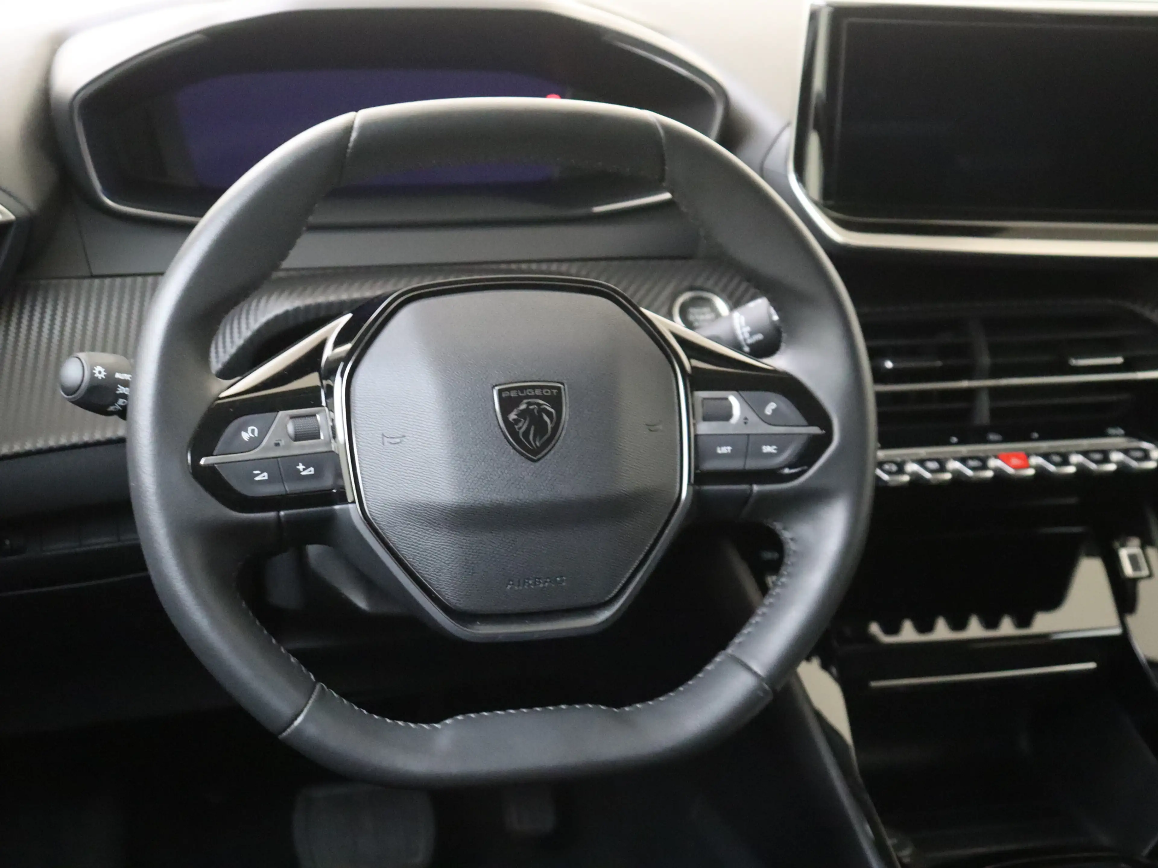 Peugeot e-208 EV Allure 51 kWh — photo 6
