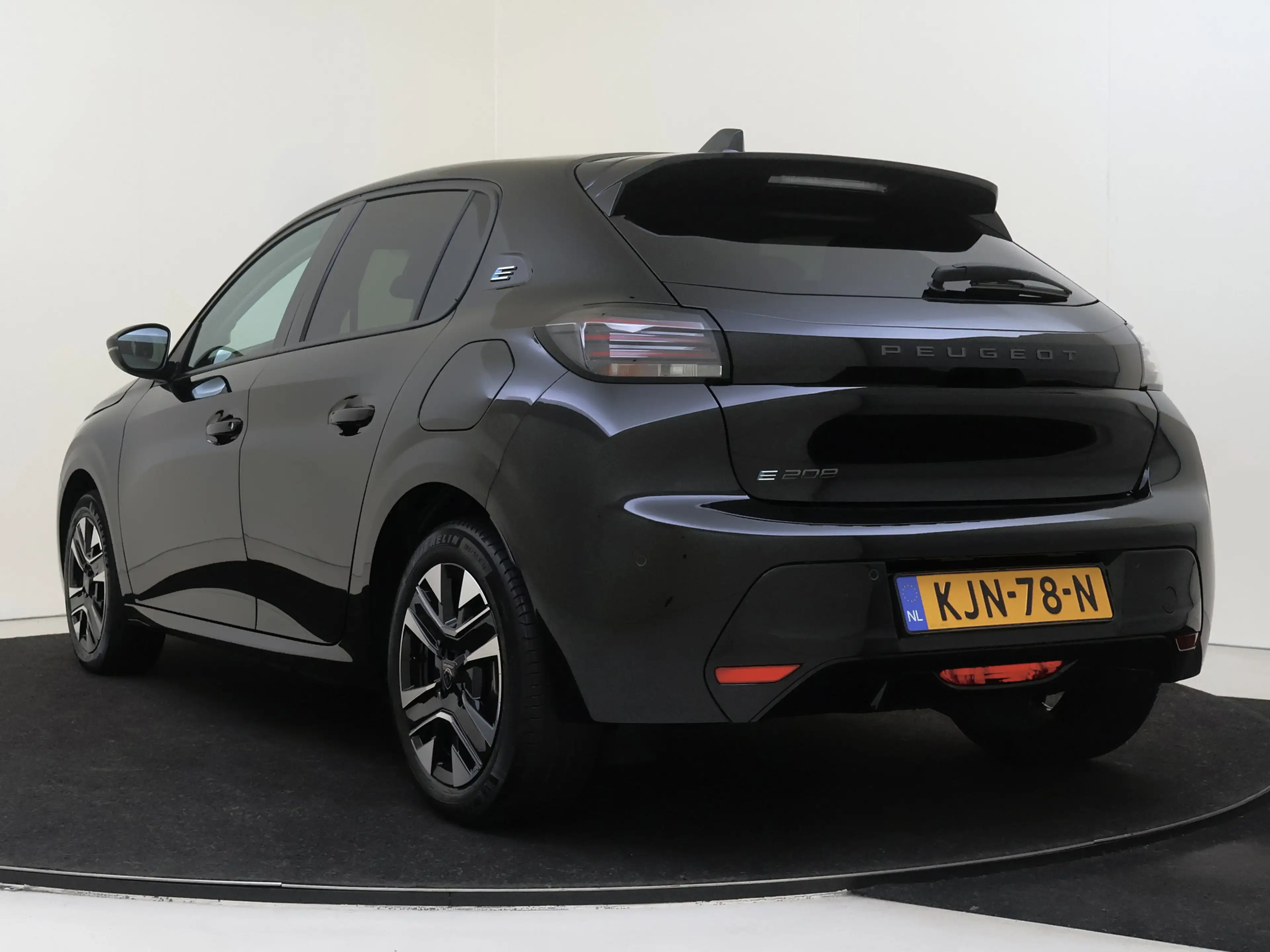 Peugeot e-208 EV Allure 51 kWh — photo 4