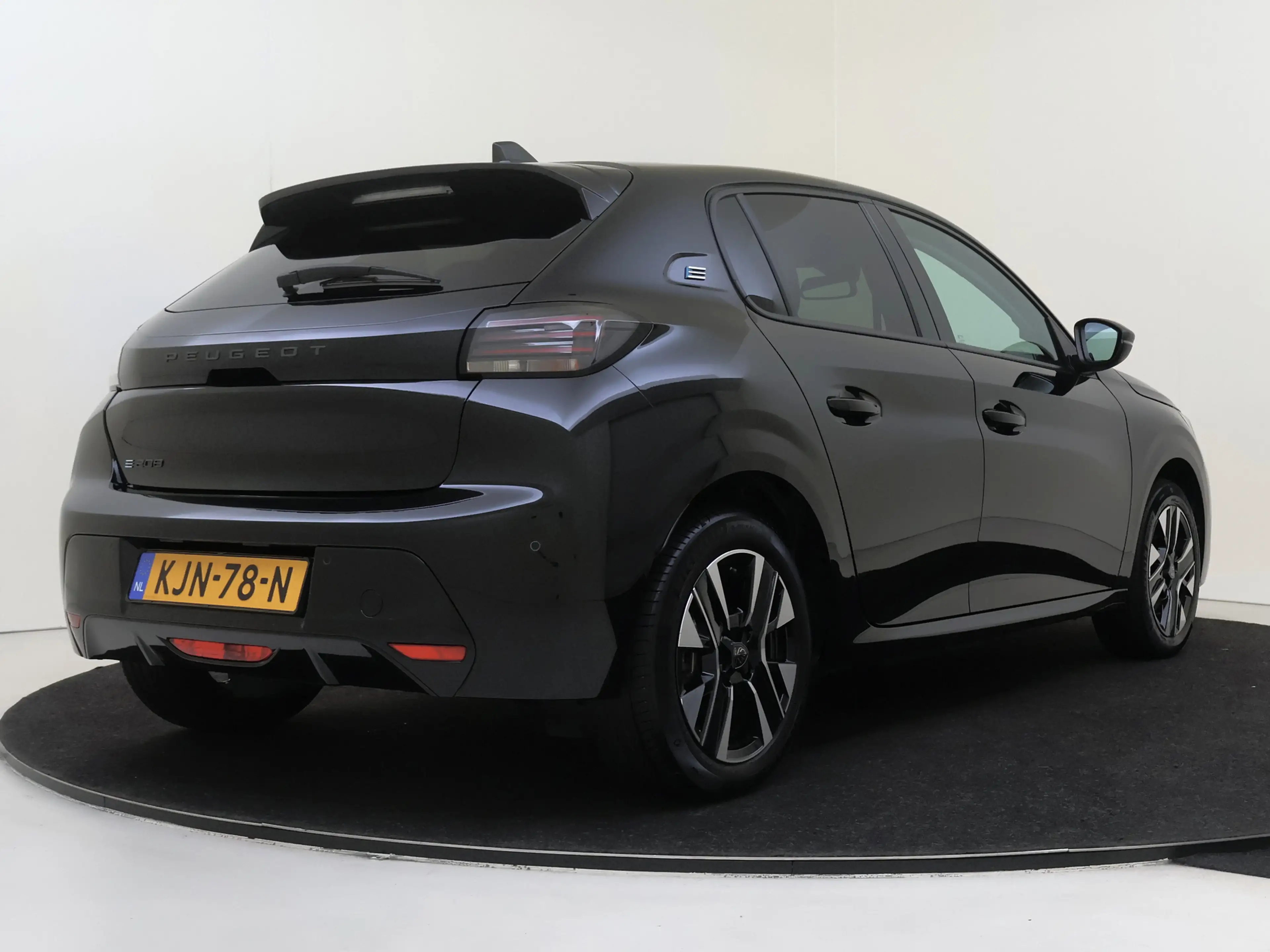 Peugeot e-208 EV Allure 51 kWh — photo 11