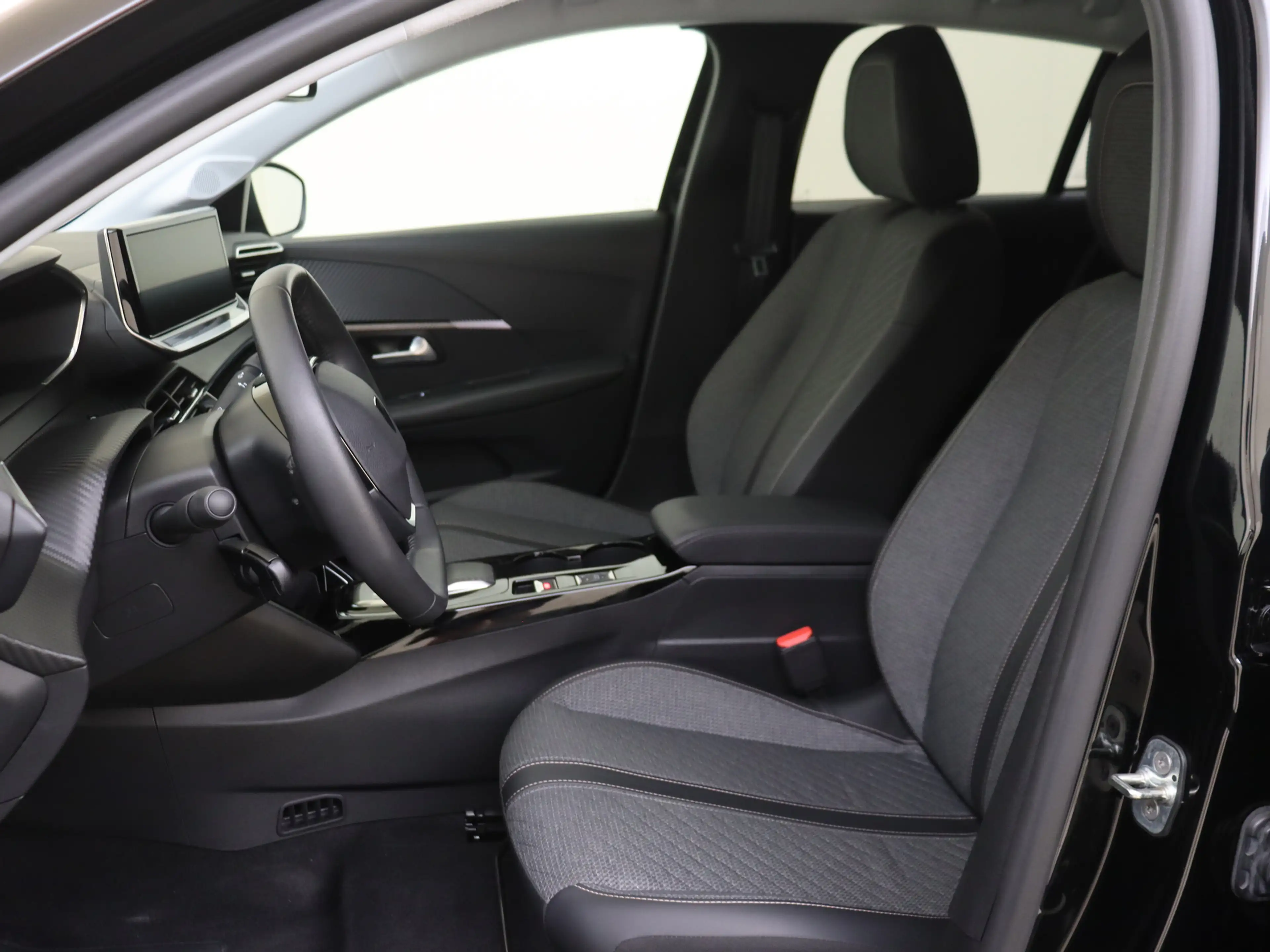 Peugeot e-208 EV Allure 51 kWh — photo 10