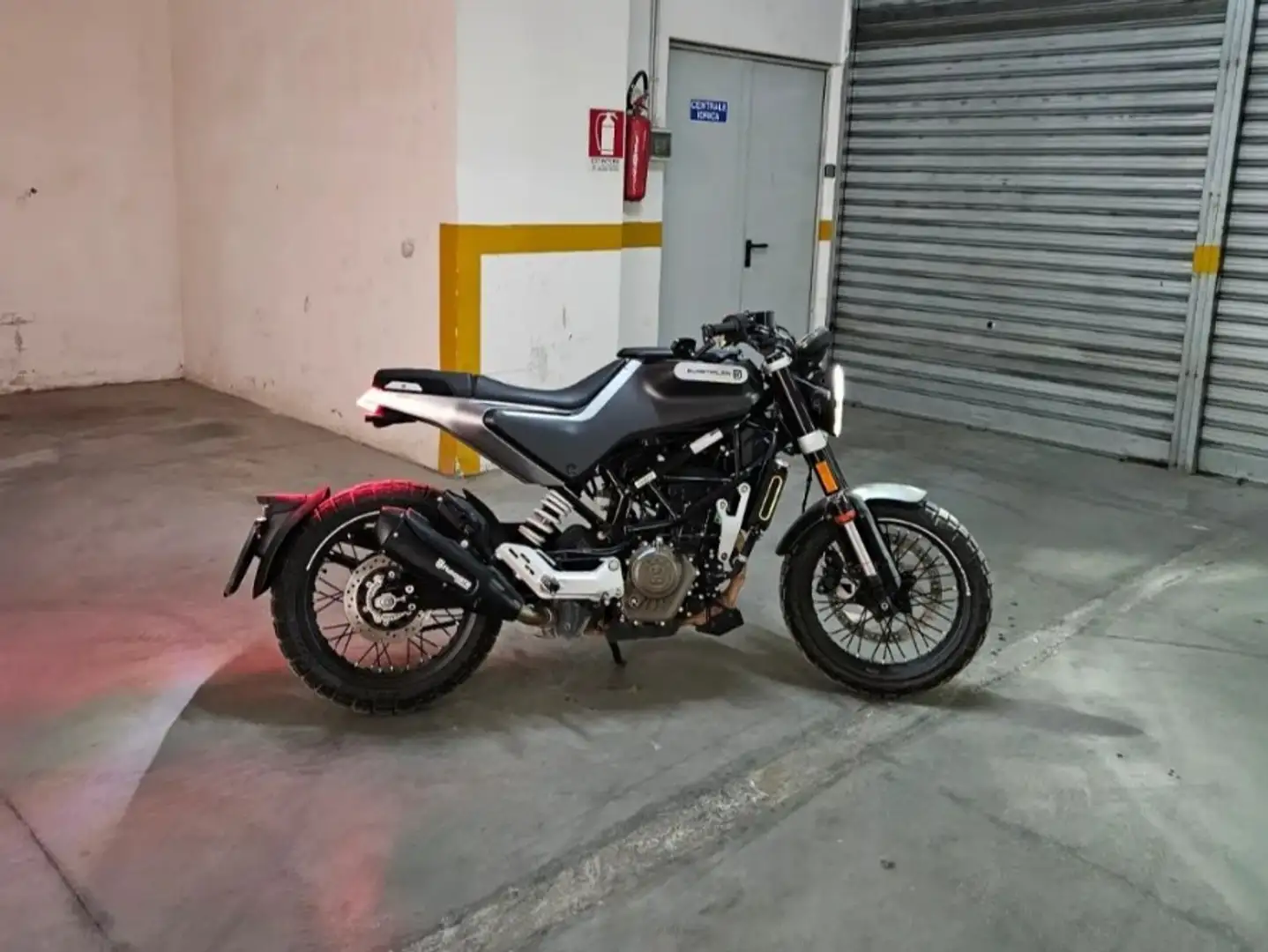 Husqvarna Svartpilen 125 Gri - 2