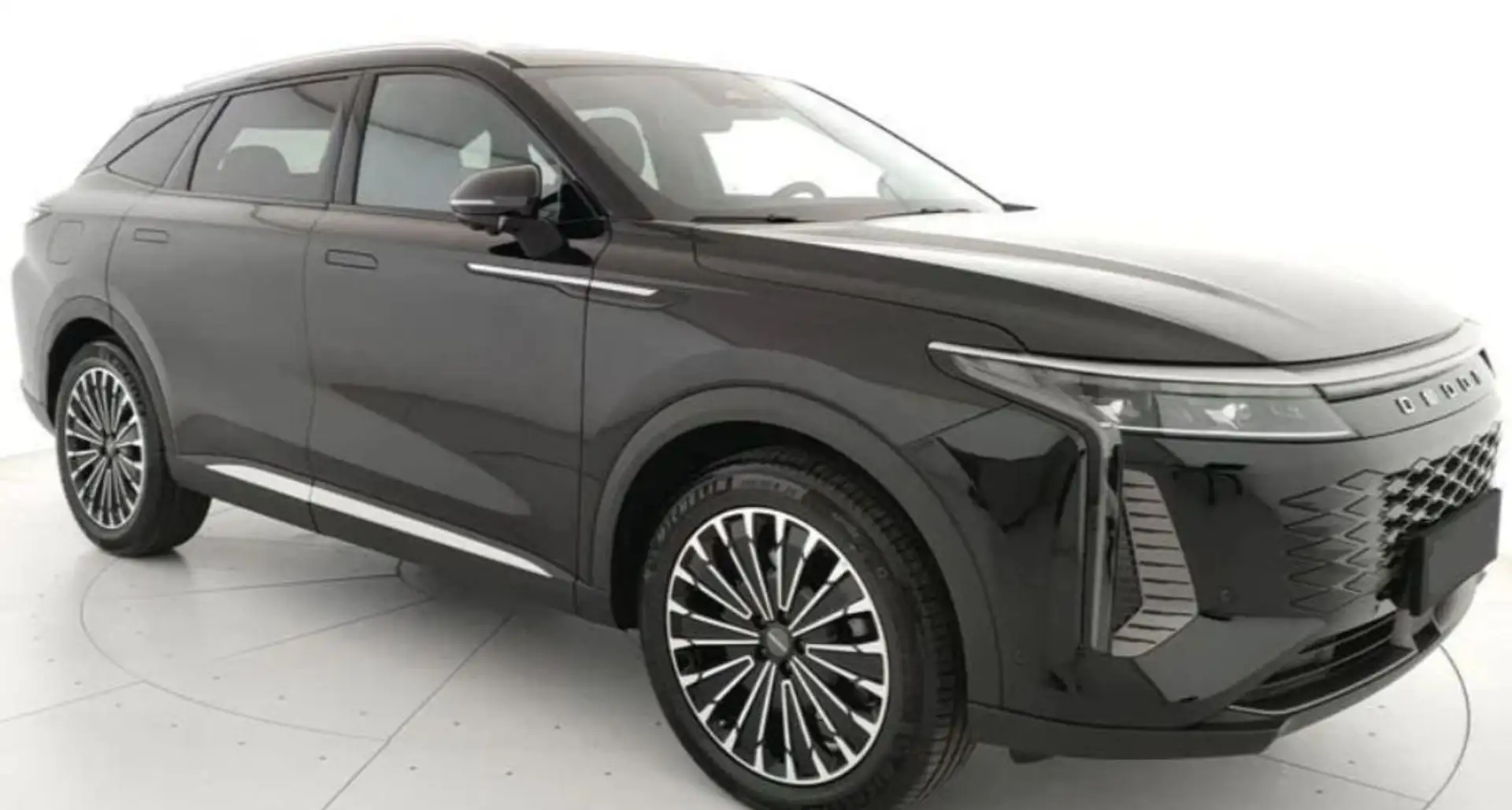 Omoda 9 PHEV 1.5TGDI + 3 MOTORI ELETTRICI + 4X4 Чорний - 2