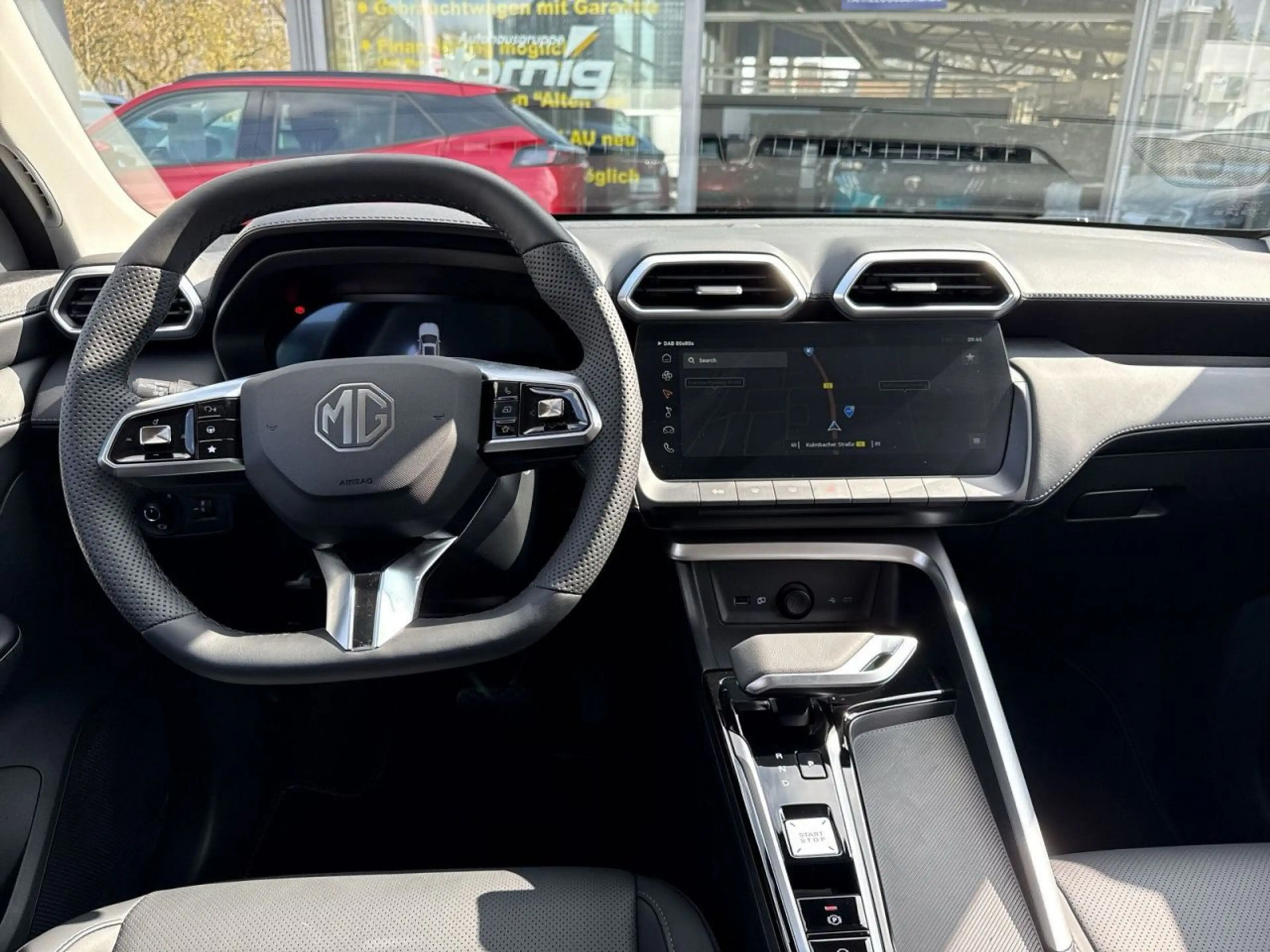 MG ZS HEV Luxury MY25,5 — photo 8