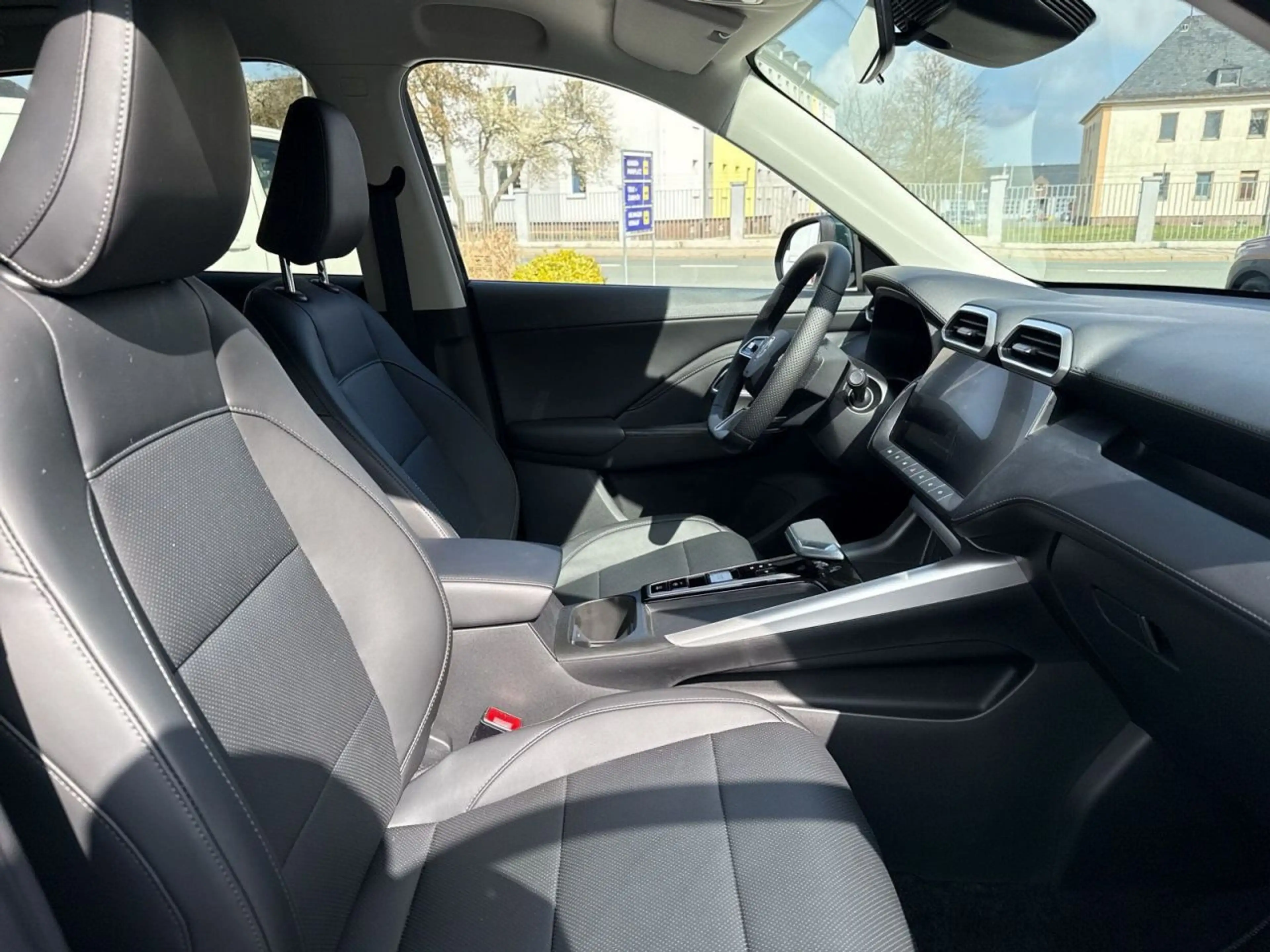 MG ZS HEV Luxury MY25,5 — photo 12