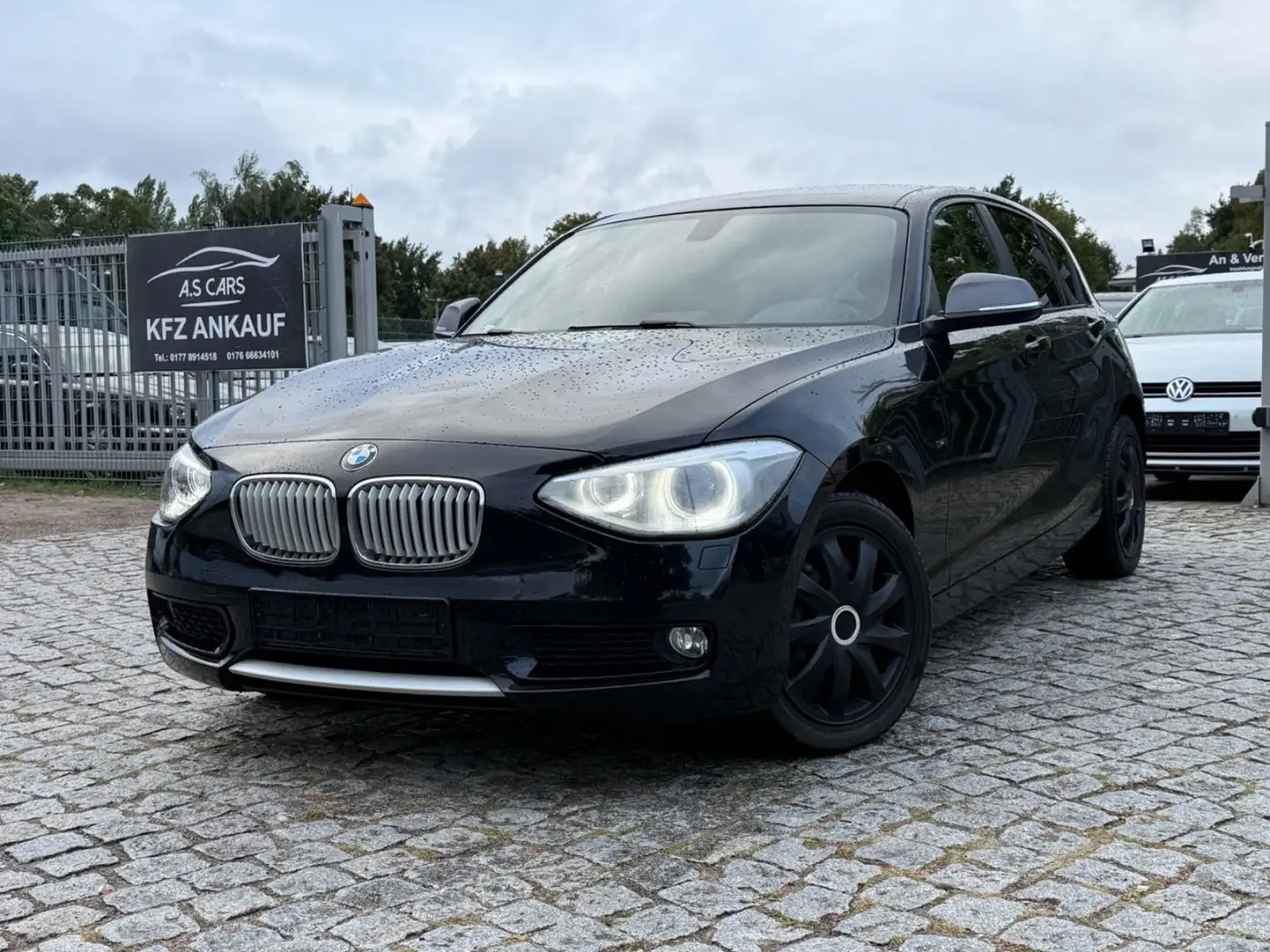 BMW 116 i Urban Automatik*Xenon*Navi*PDC* Noir - 1