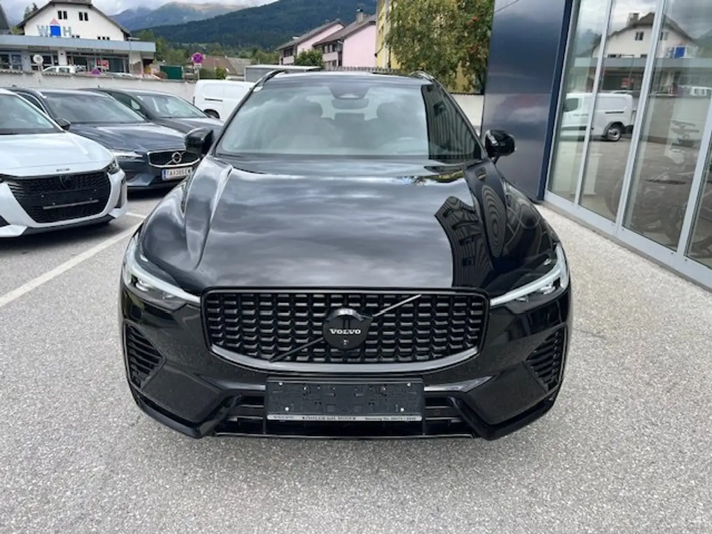 Volvo XC60 Ultra Black Edition Recharge Plug-In Hybrid AWD Schwarz - 2
