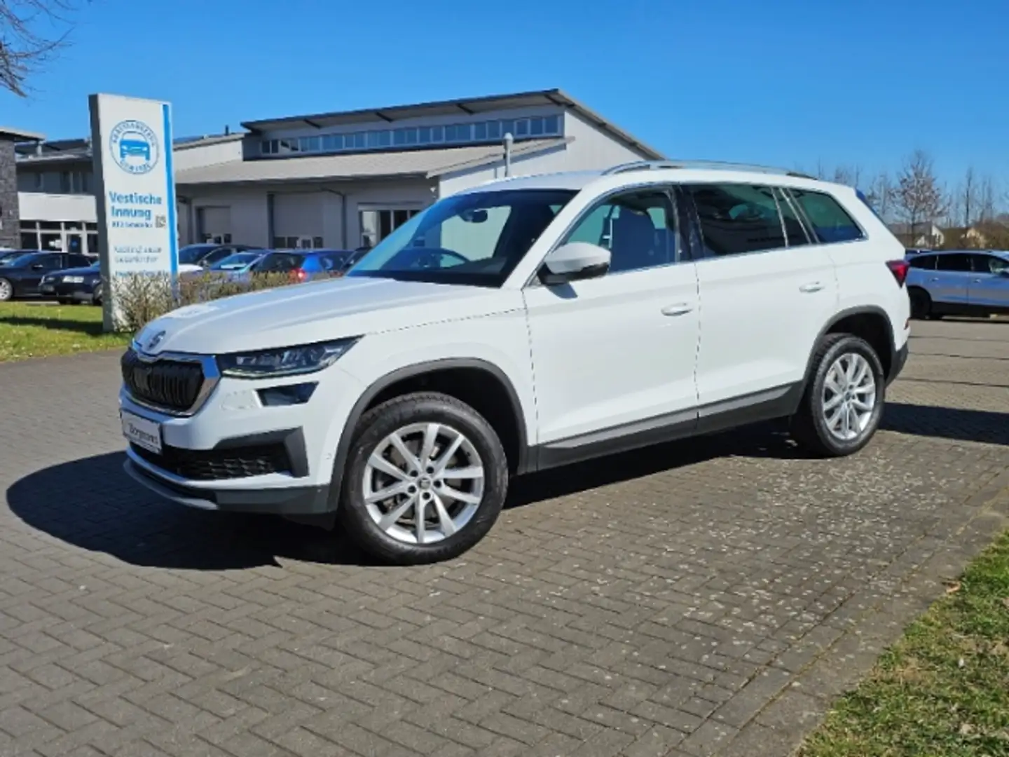 Skoda Kodiaq Style 2,0 TDI 110 kW 4x4 DSG 7-Sitzer AHK Navi Dig White - 2