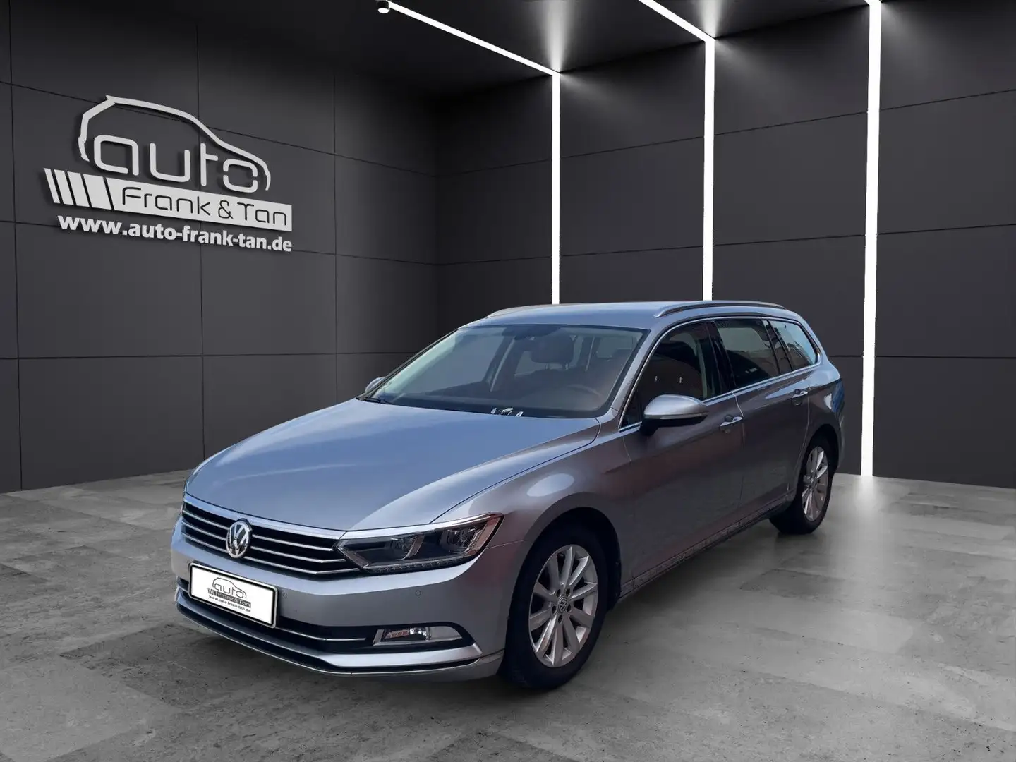 Volkswagen Passat Variant Highline/1.Hand/Navi/Kamera/Shz Silber - 1