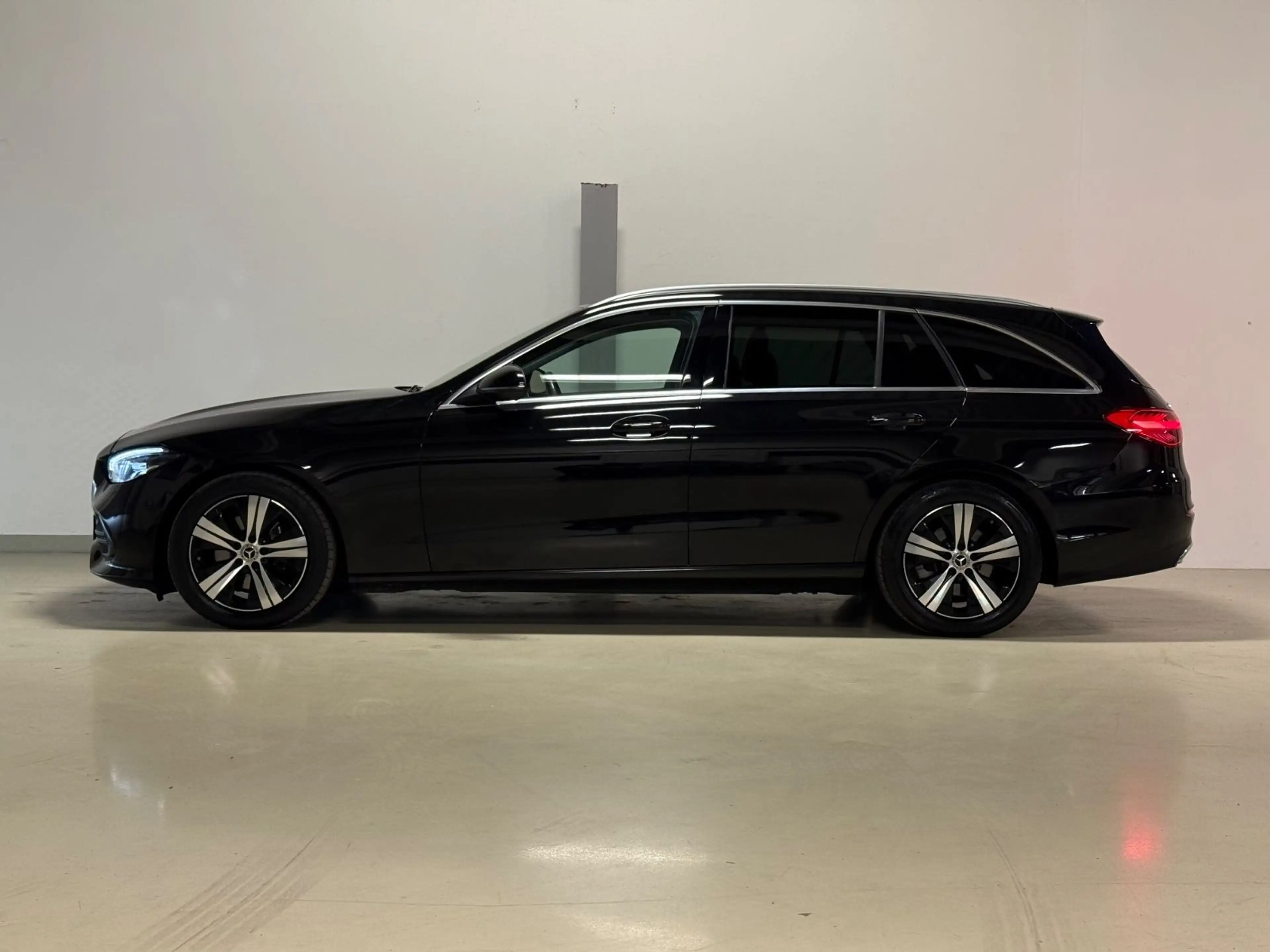 Mercedes-Benz C 220 d T Avantgarde 1.HAND*MWST*HUD*AHK*SPUR*AMB — photo 6