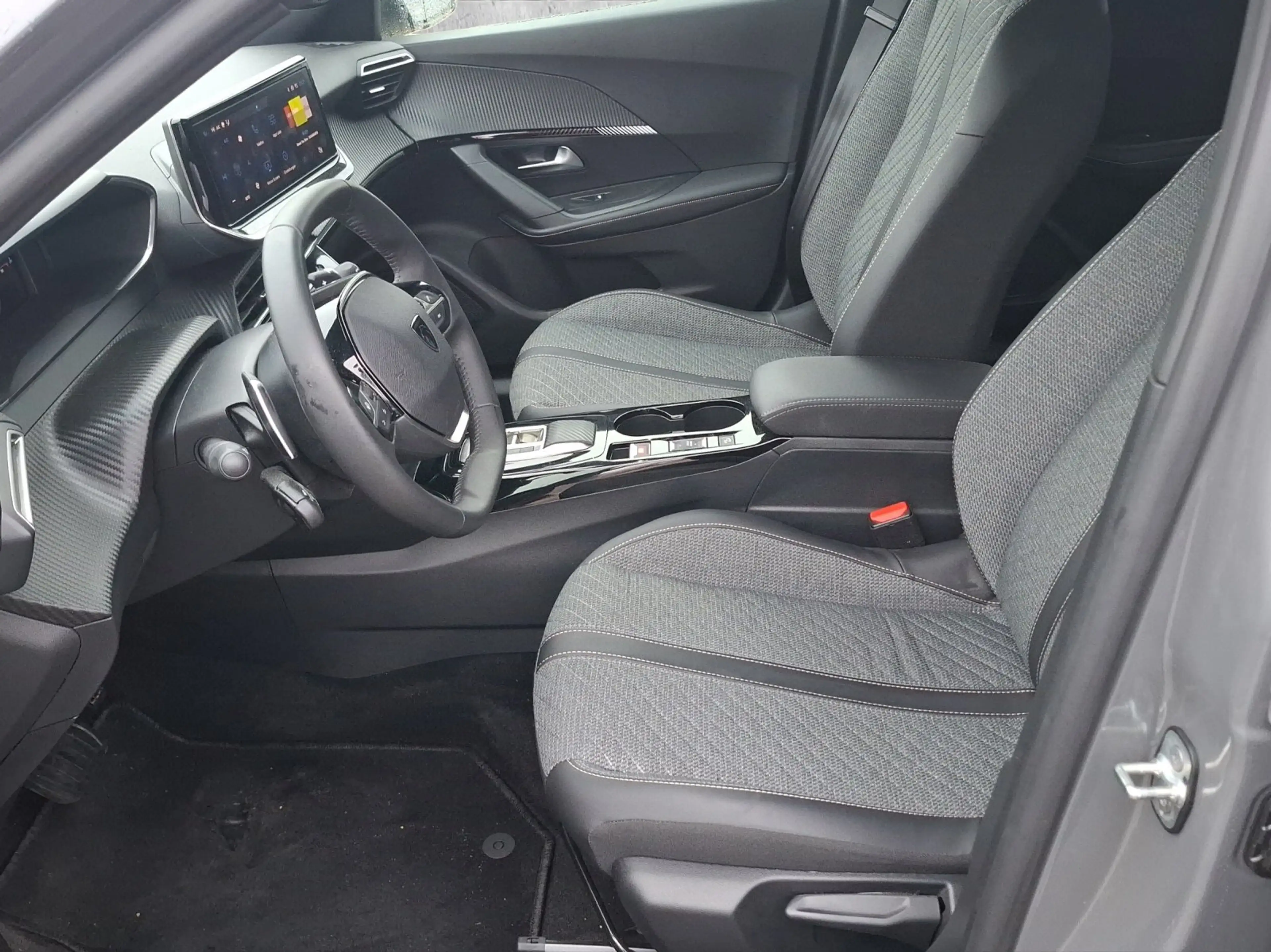 Peugeot 2008 Allure 1.2 PureTech 130 LED+SHZ+Alcant.+PDC — photo 11