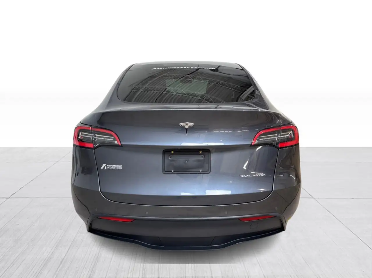 Tesla Model Y снимка Tesla Model Y