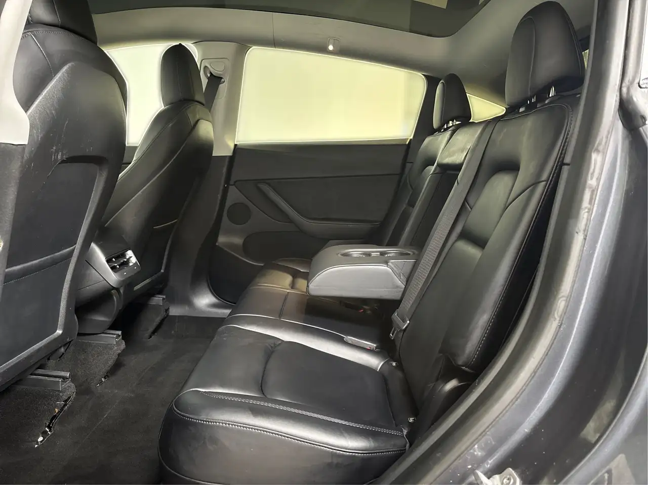 Tesla Model Y снимка Tesla Model Y