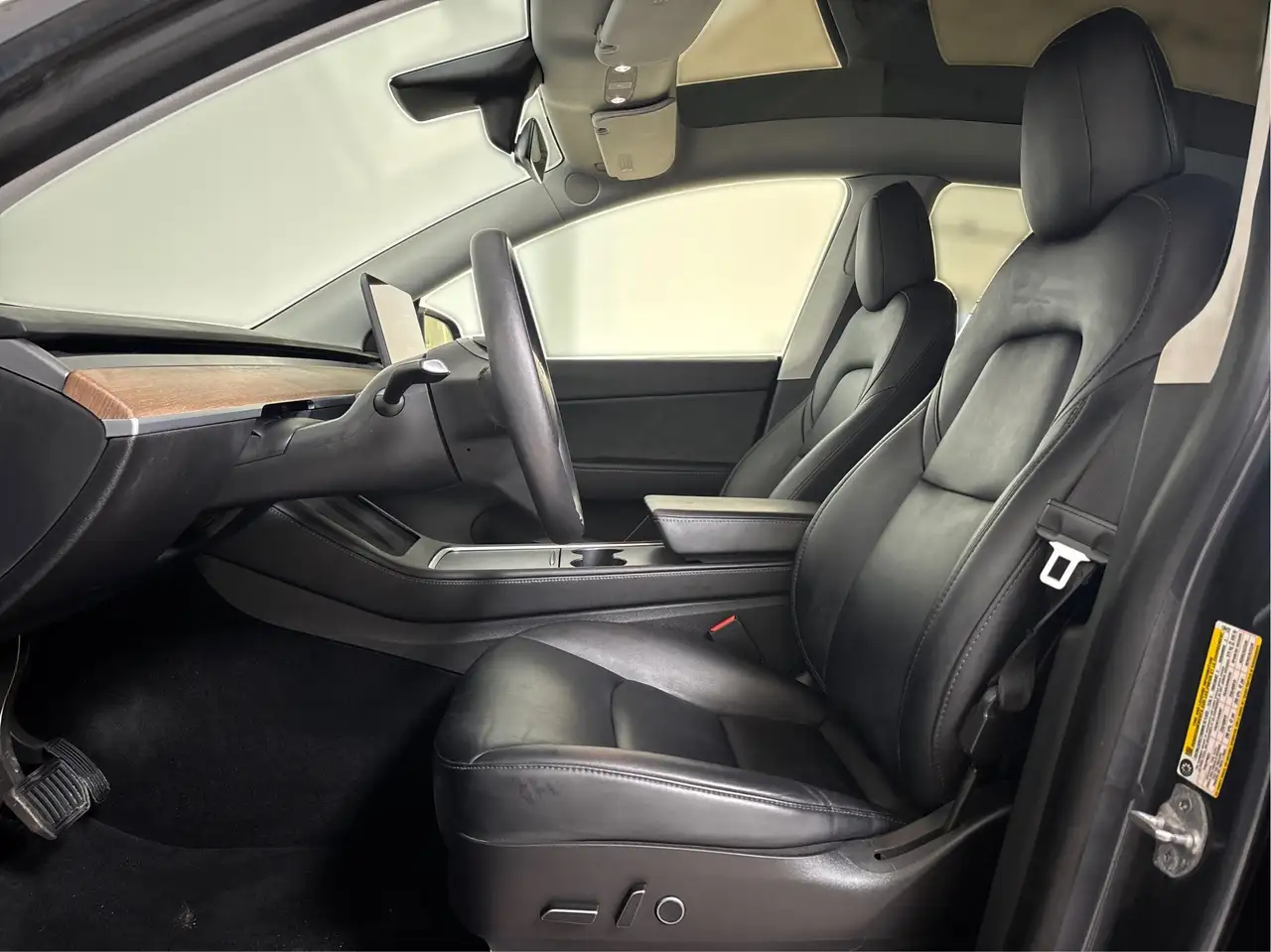 Tesla Model Y снимка Tesla Model Y