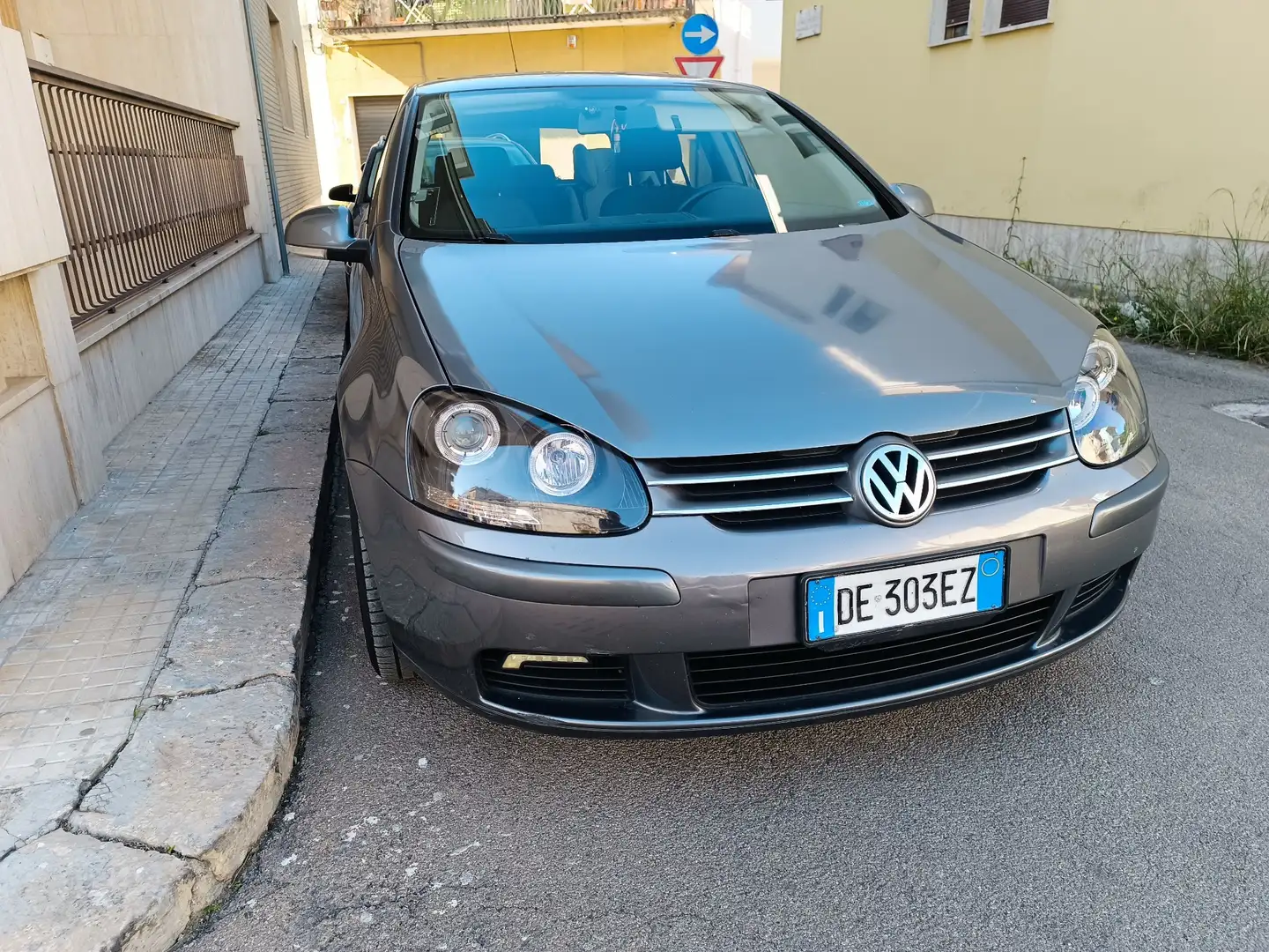 Volkswagen Golf 5p 1.9 tdi Comfortline - 1