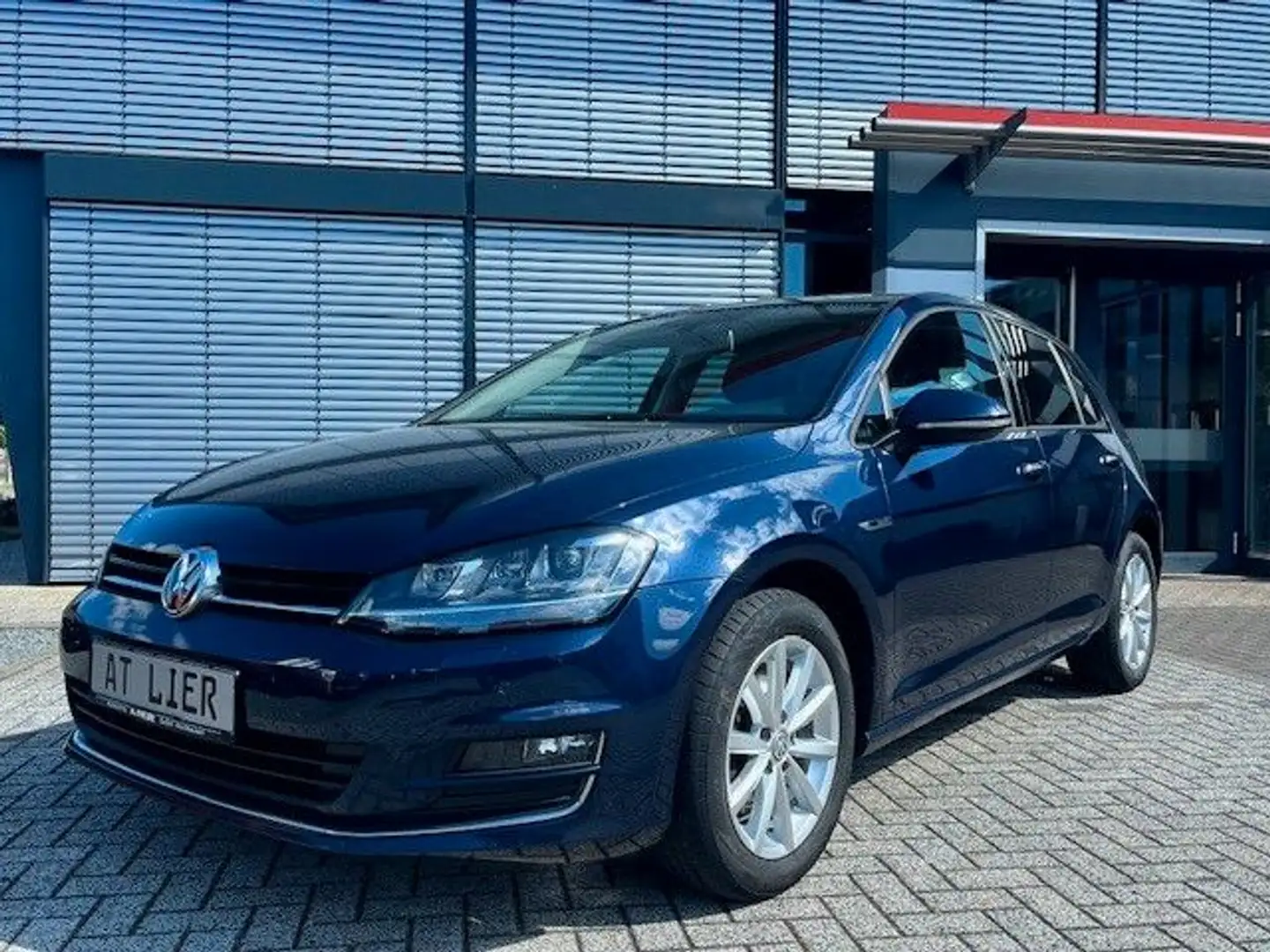 Volkswagen Golf VII 1,6 TDI BMT DSG Lim. Lounge Blau - 1