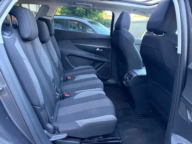 Peugeot 5008 view 15