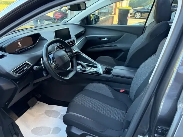 Peugeot 5008 view 11