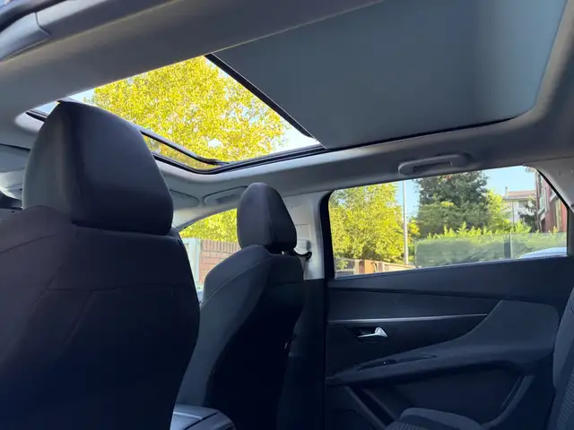 Peugeot 5008 view 8