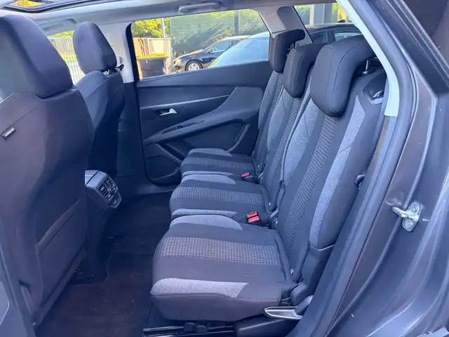Peugeot 5008 view 7