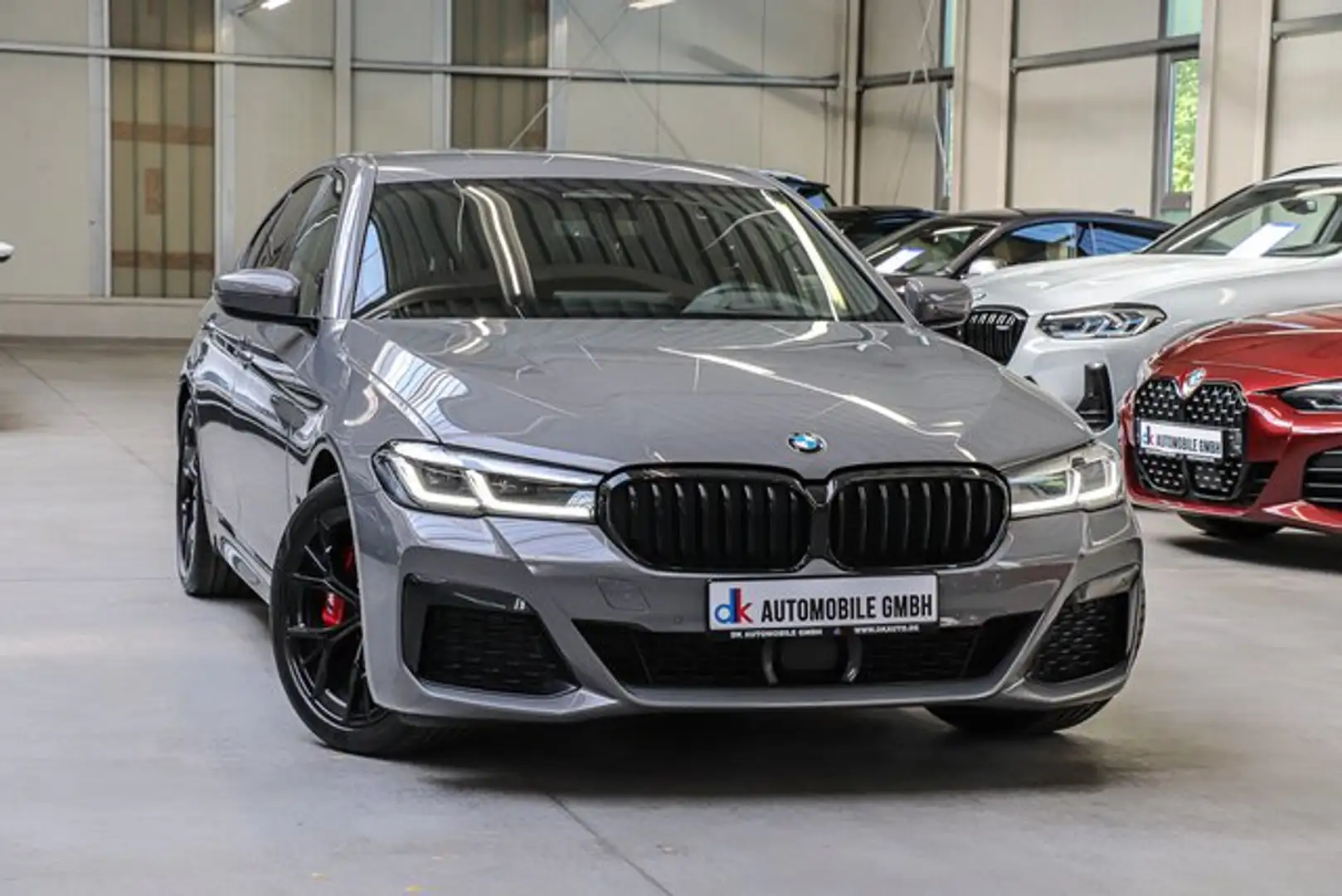 BMW 520 d Mild-Hybrid///M SPORT/HUD/KAMERA/ANHÄNGER/ Gris - 2