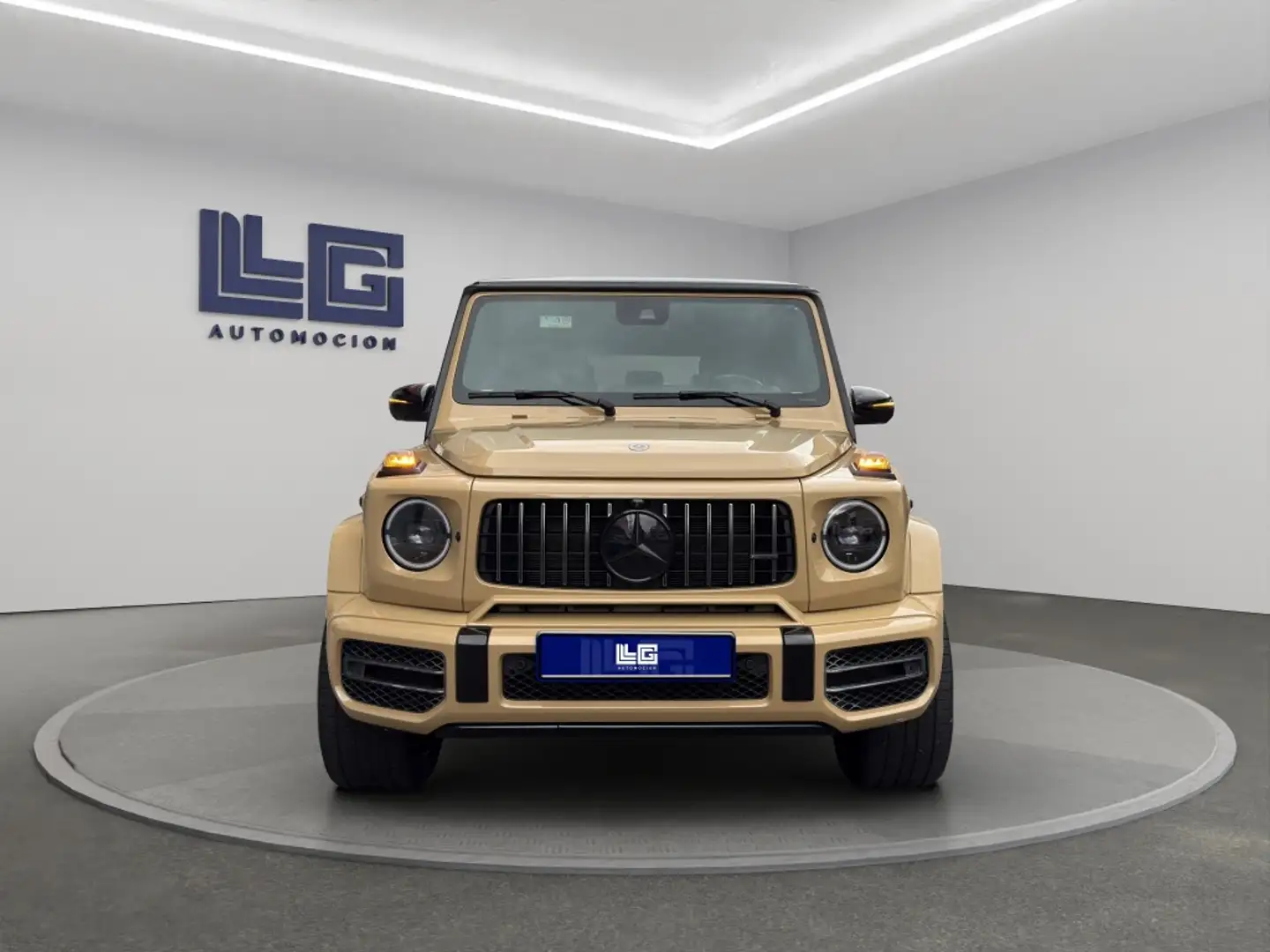 Mercedes-Benz G 63 AMG 4x42 Beige - 2