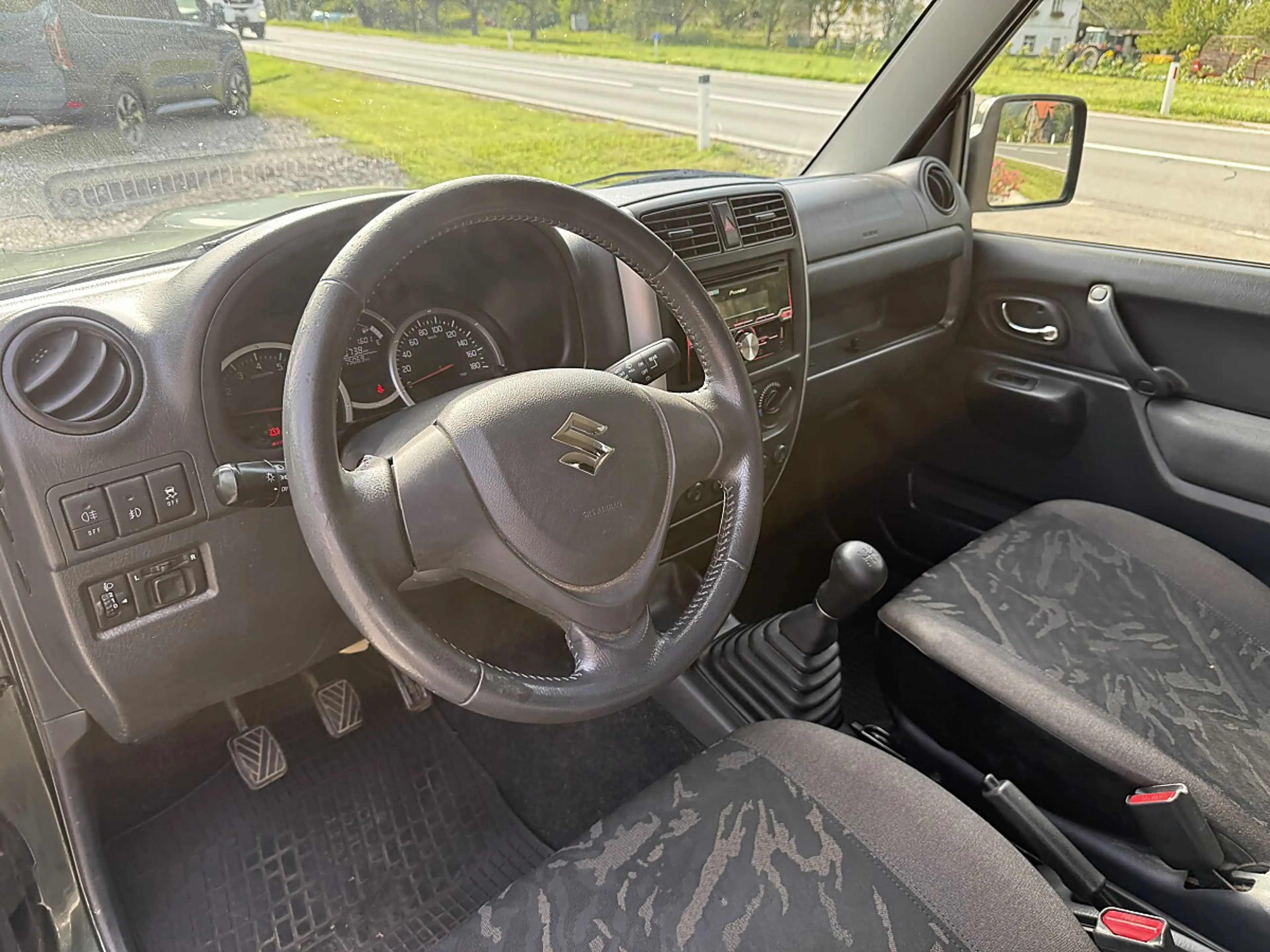 Suzuki Jimny 1,3 VX L3 deluxe — photo 5