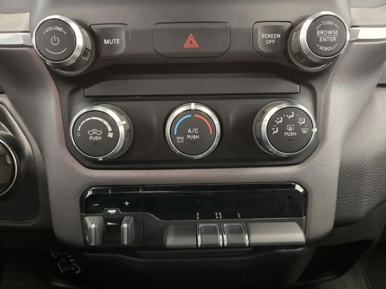 RAM 2500 снимка RAM 2500