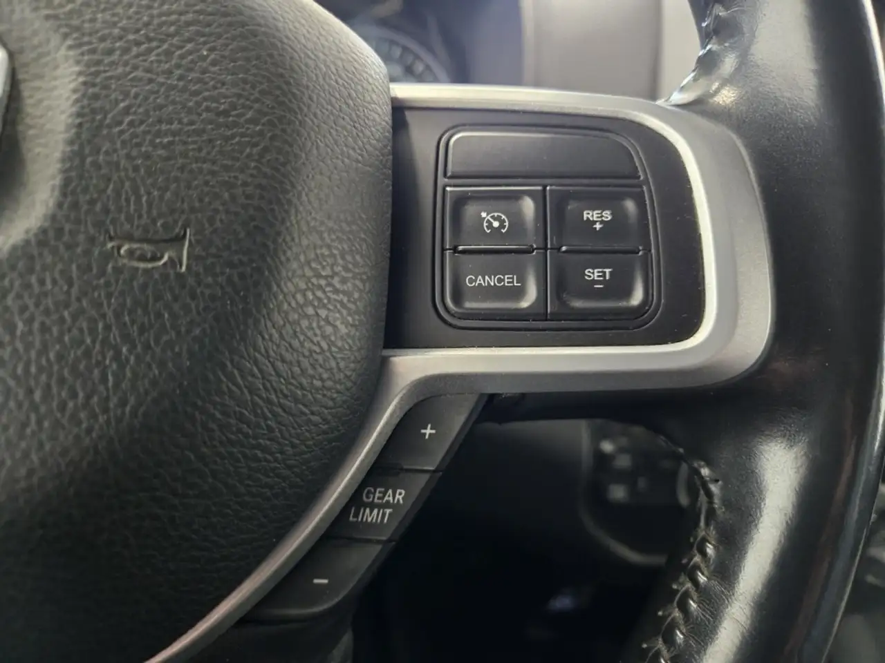 RAM 2500 снимка RAM 2500