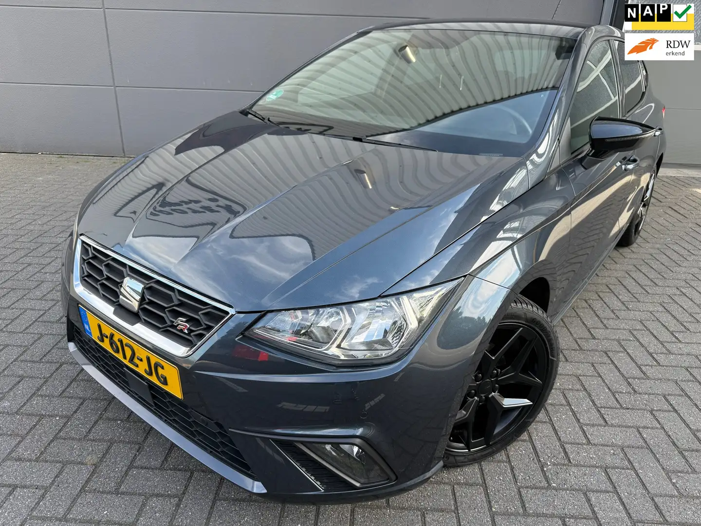 SEAT Ibiza 1.0 TSI FR Business*DIGITAAL KM*CARPLAY*CAMERA*CRU Grijs - 1