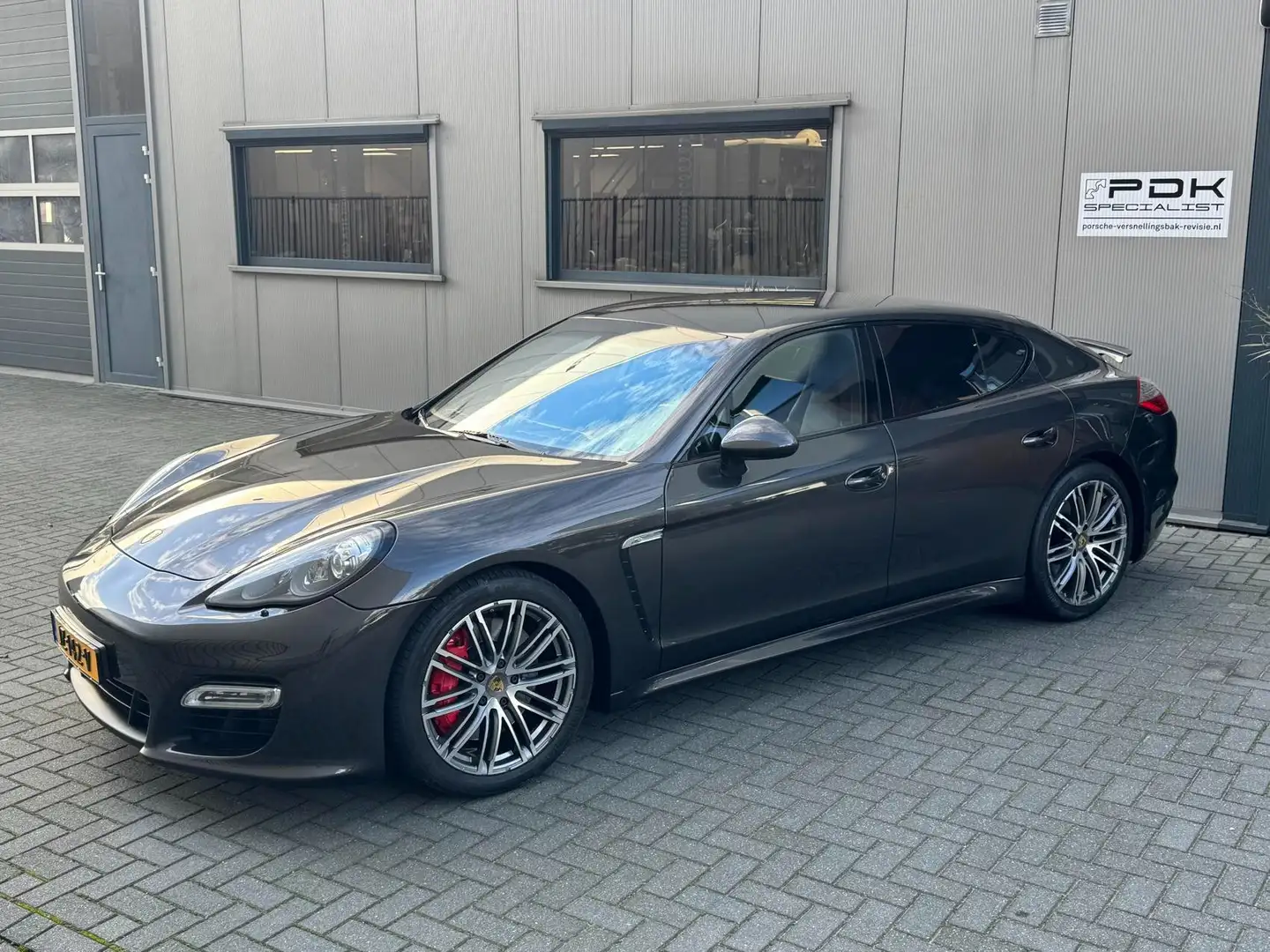 Porsche Panamera 4.8 Turbo S Schwarz - 1